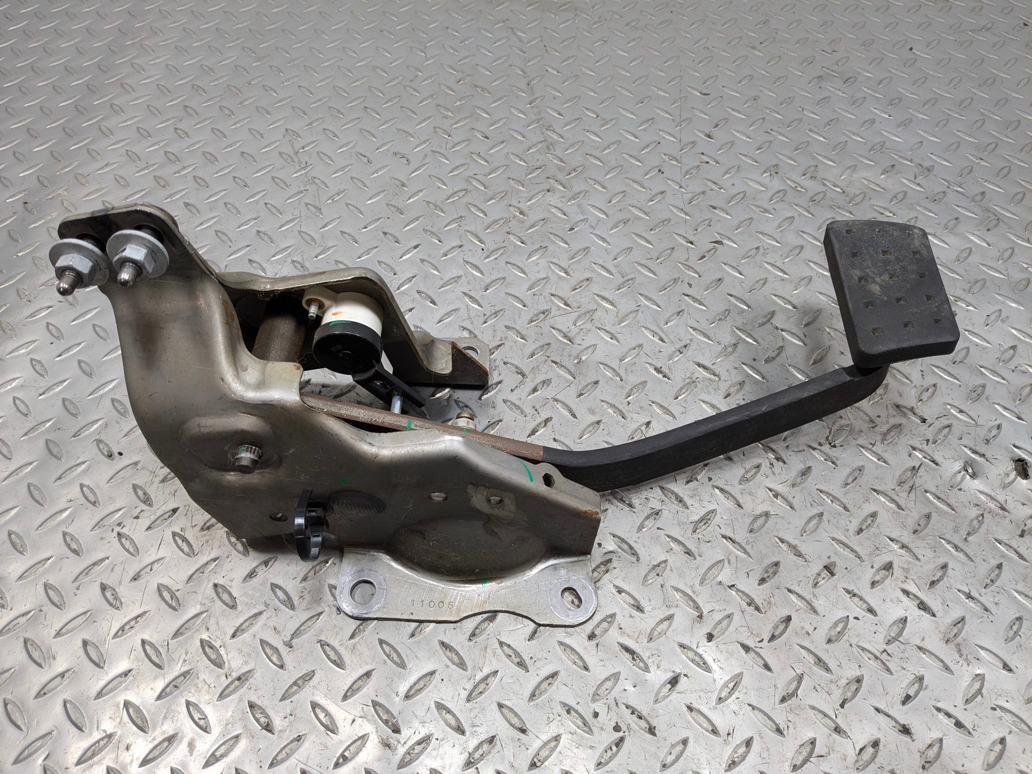 2005 - 2007 OEM CADILLAC CTS BRAKE PADEL ASSEMBLY