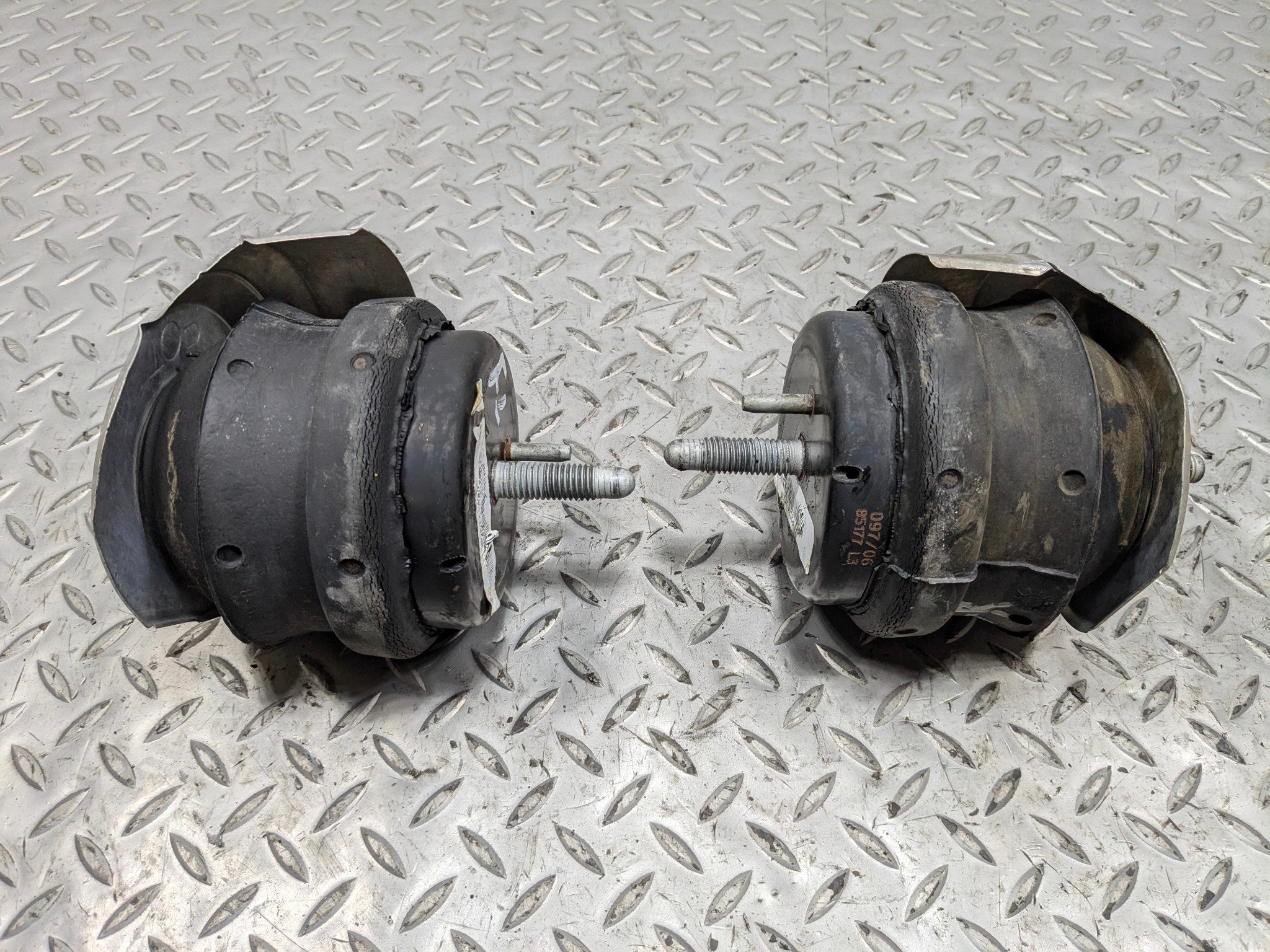 2005 - 2007 OEM CADILLAC CTS FRONT LEFT AND RIGHT SIDE ENGINE MOUNT SUPPORT