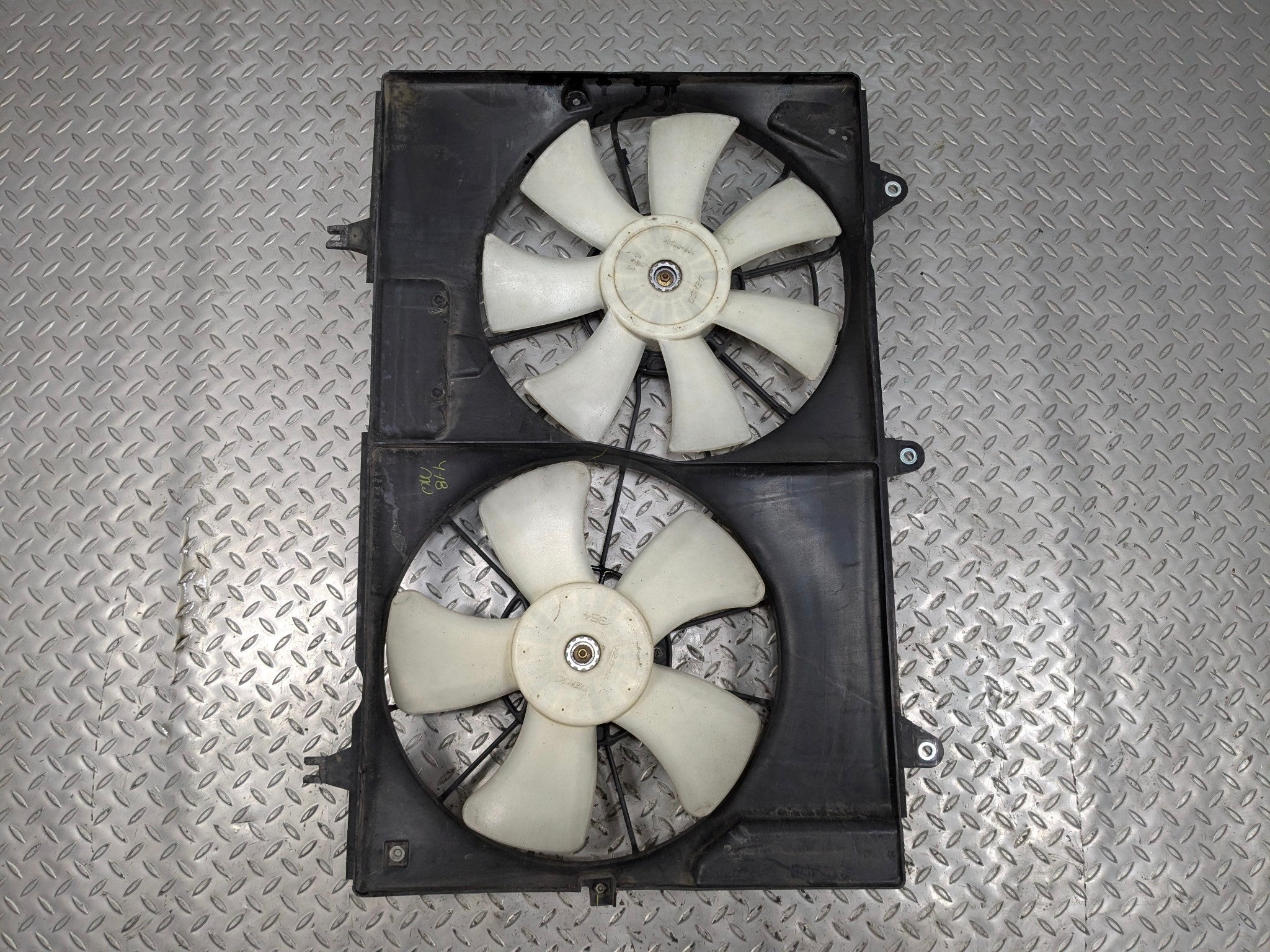 05 - 07 OEM CADILLAC CTS DUAL RADIATOR ELECTRIC COOLING MOTOR FAN WITH SHROUD