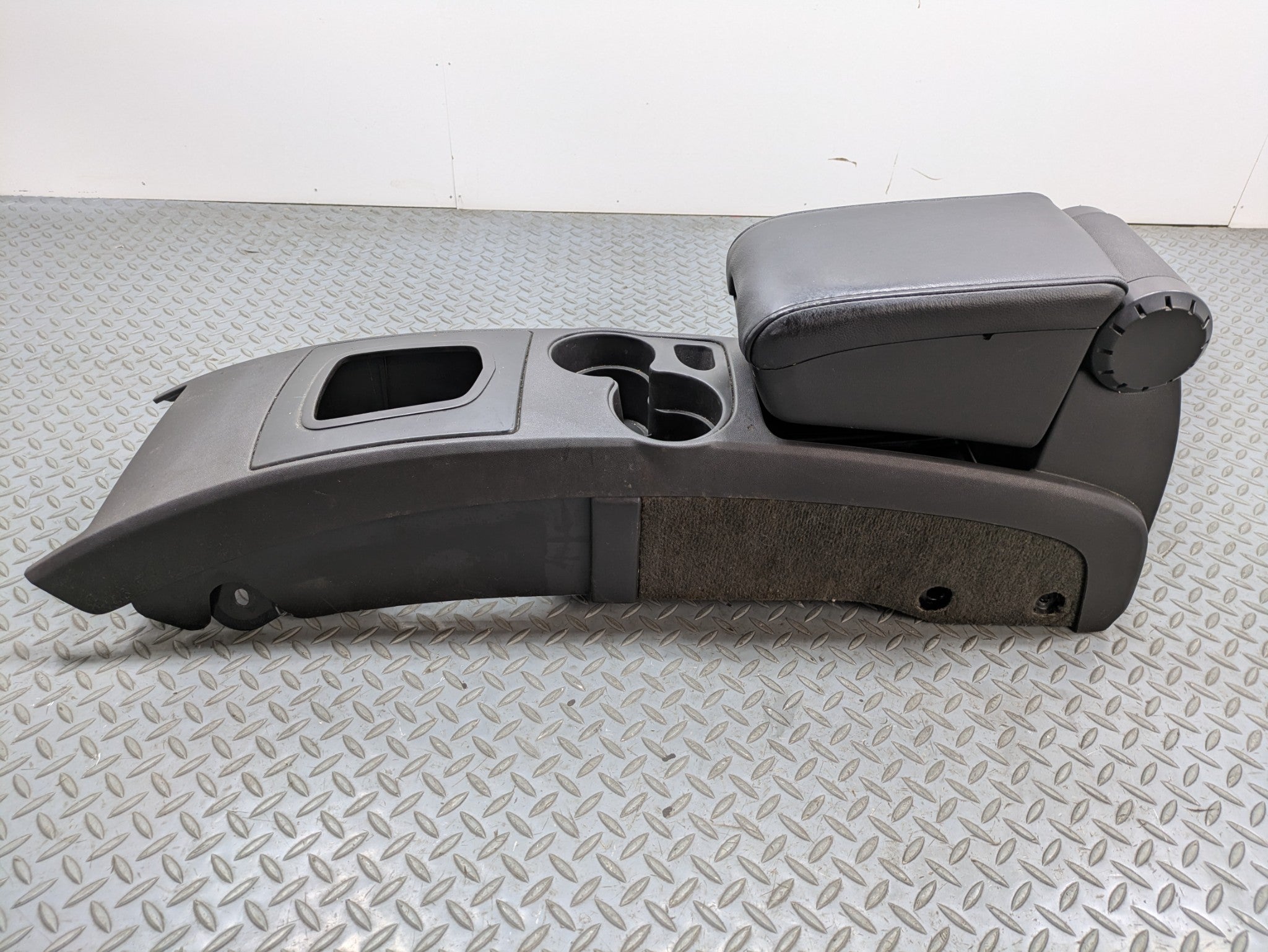 05 - 07 OEM CADILLAC CTS FRONT FLOOR CENTER CONSOLE ARMREST STORAGE COMPARTMENT