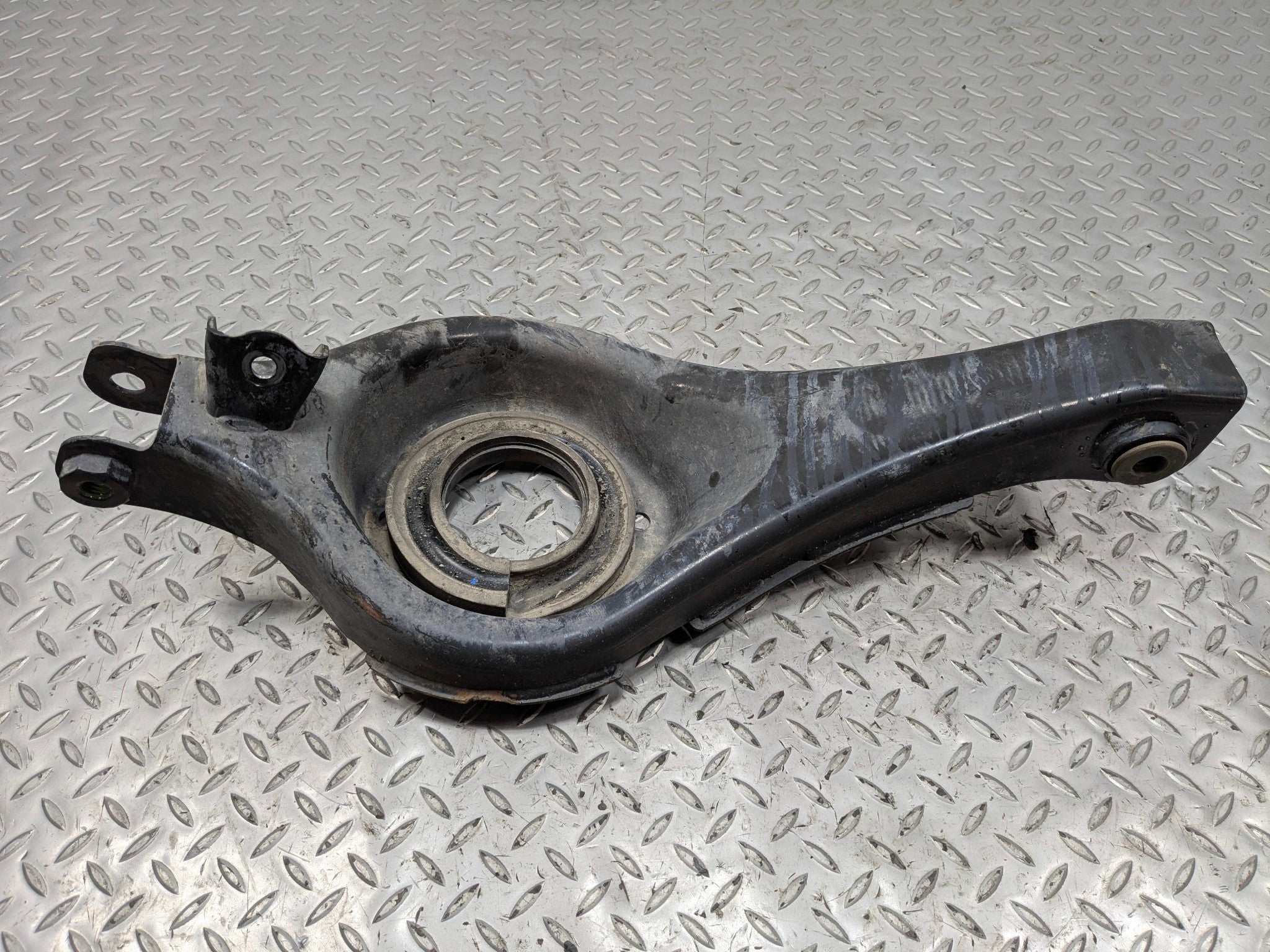 2005 - 2007 OEM CADILLAC CTS REAR RIGHT SIDE LOWER CONTROL ARM SPRING PERCH