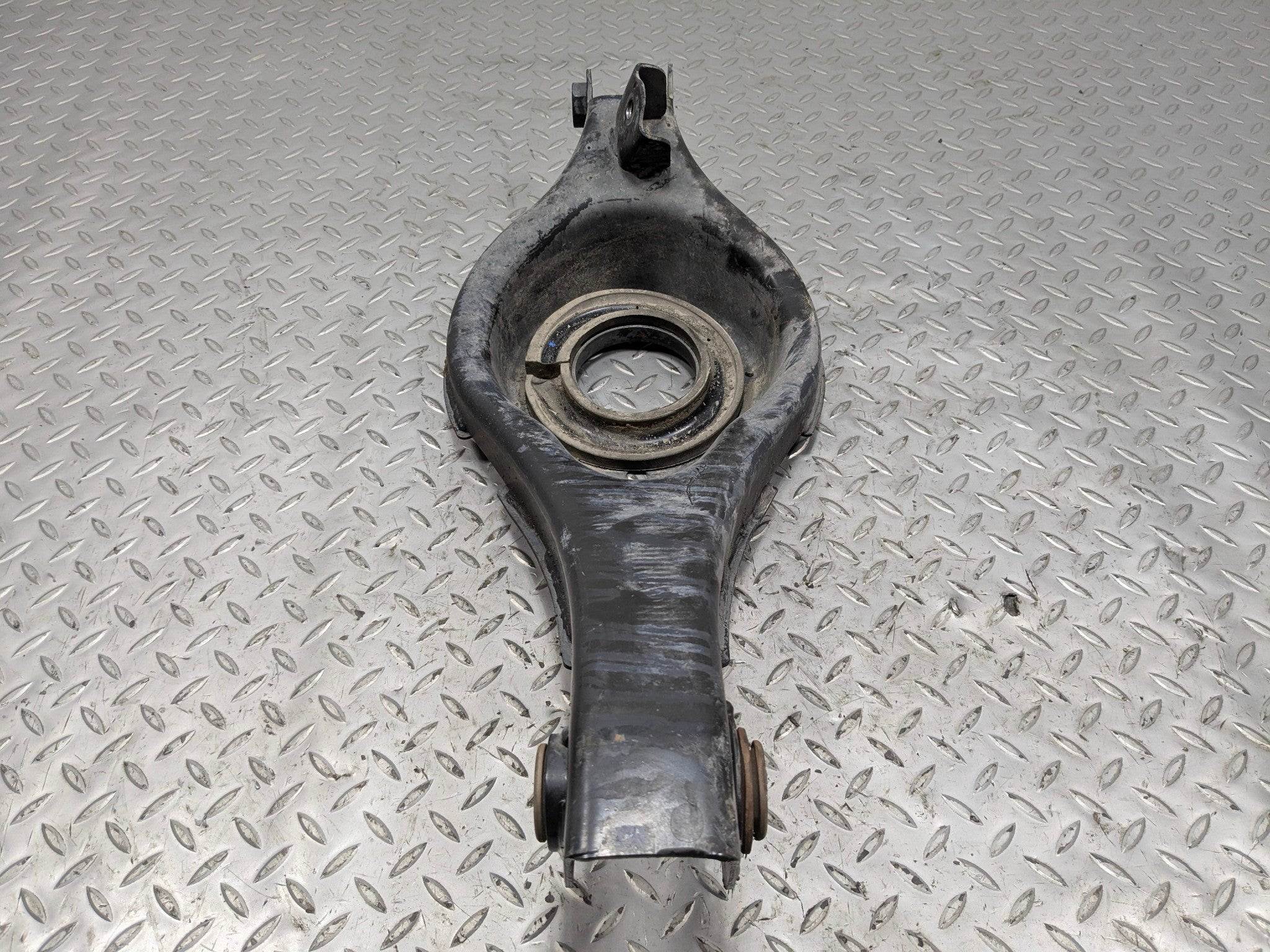 2005 - 2007 OEM CADILLAC CTS REAR RIGHT SIDE LOWER CONTROL ARM SPRING PERCH