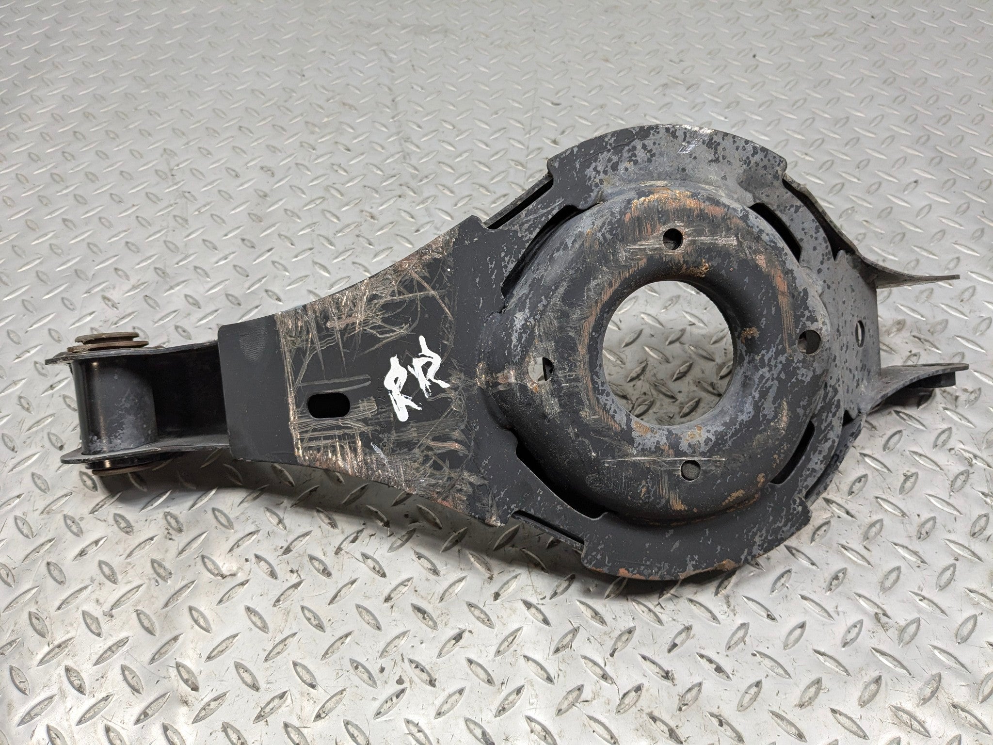 2005 - 2007 OEM CADILLAC CTS REAR RIGHT SIDE LOWER CONTROL ARM SPRING PERCH