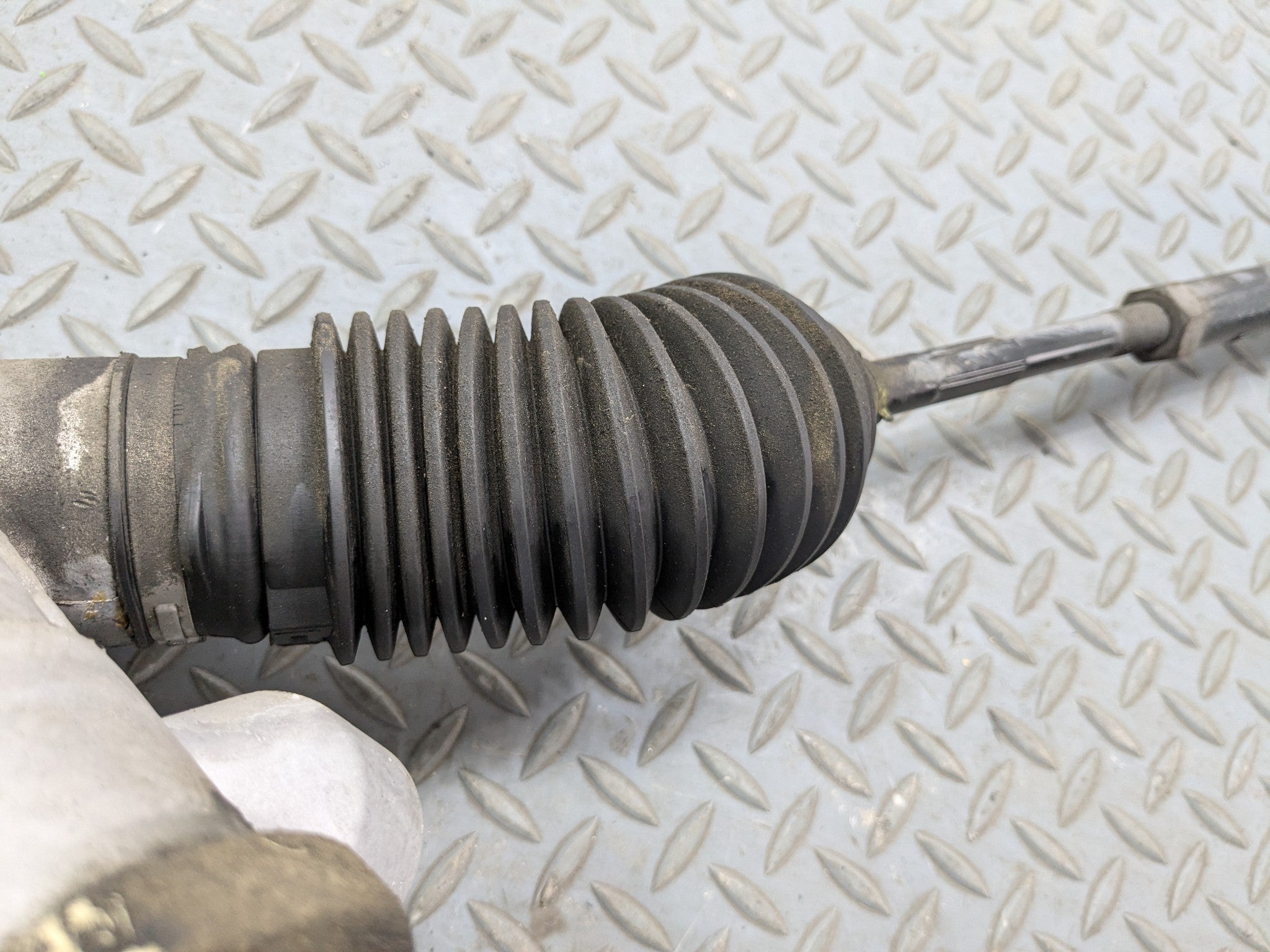 2005 - 2007 OEM CADILLAC CTS POWER STEERING GEAR RACK AND PINION ASSEMBLY
