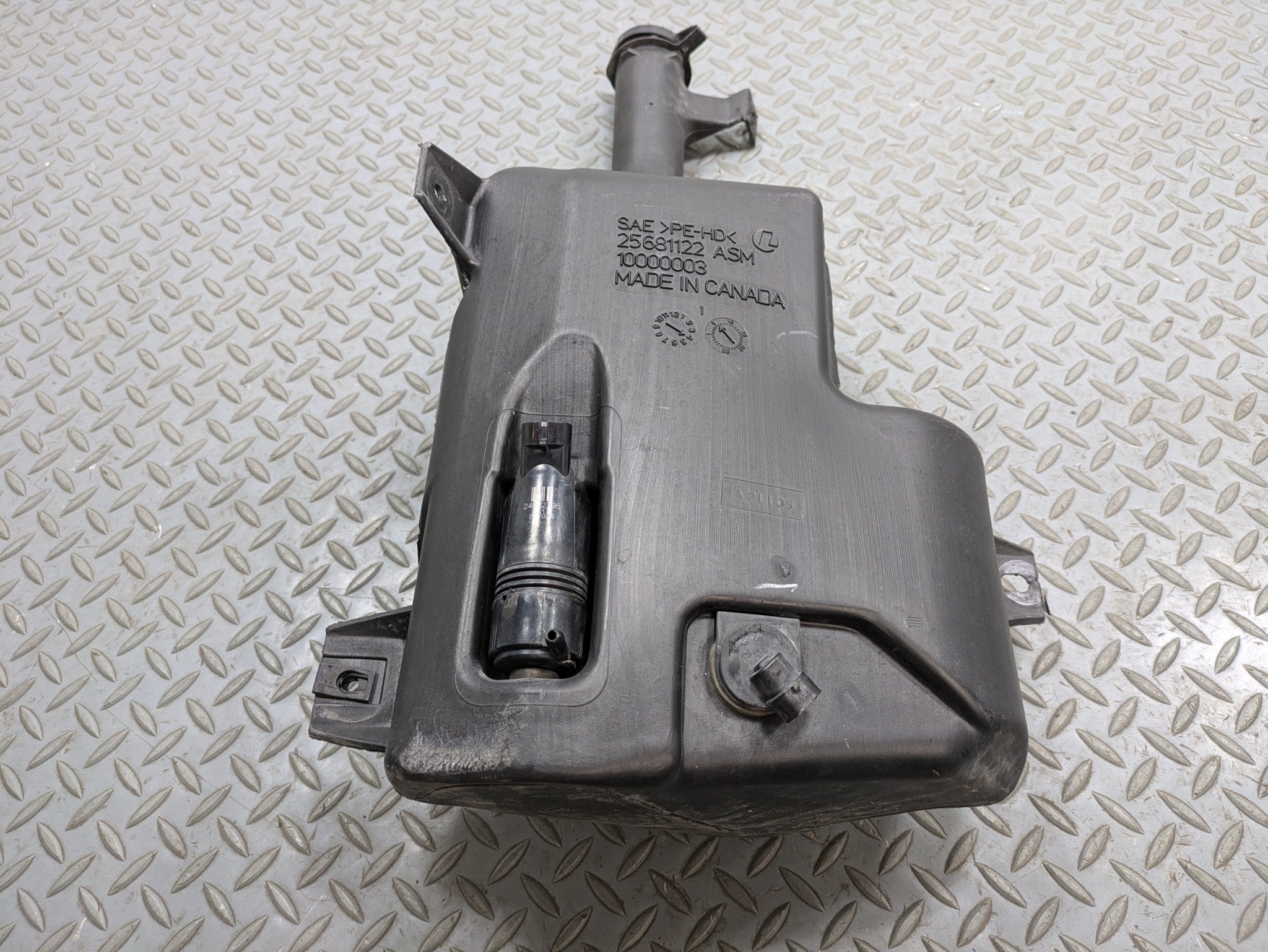 2005 - 2007 OEM CADILLAC CTS WINDSHIELD WASHER BOTTLE FLUID RESERVOIR TANK BLACK