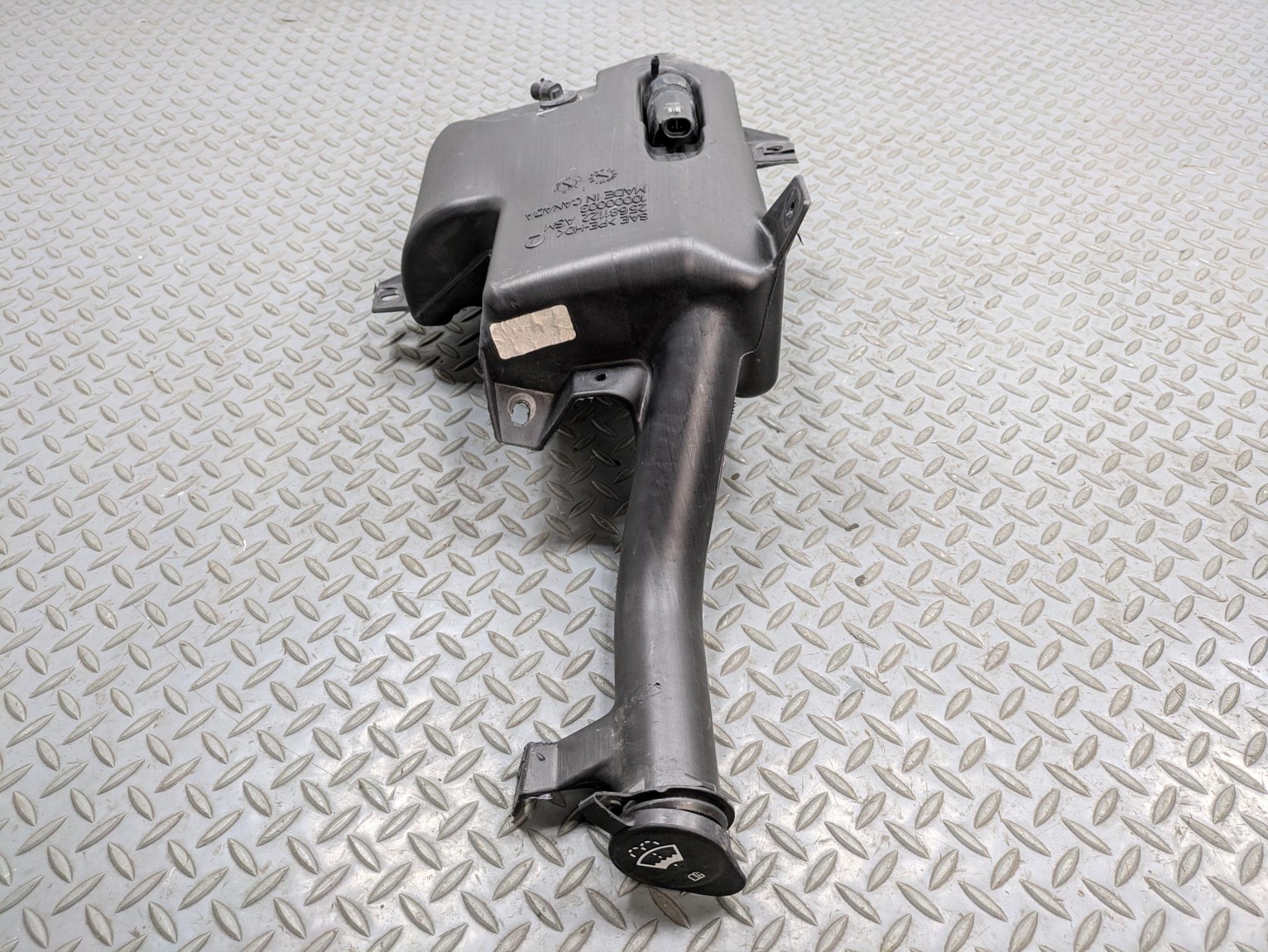 2005 - 2007 OEM CADILLAC CTS WINDSHIELD WASHER BOTTLE FLUID RESERVOIR TANK BLACK