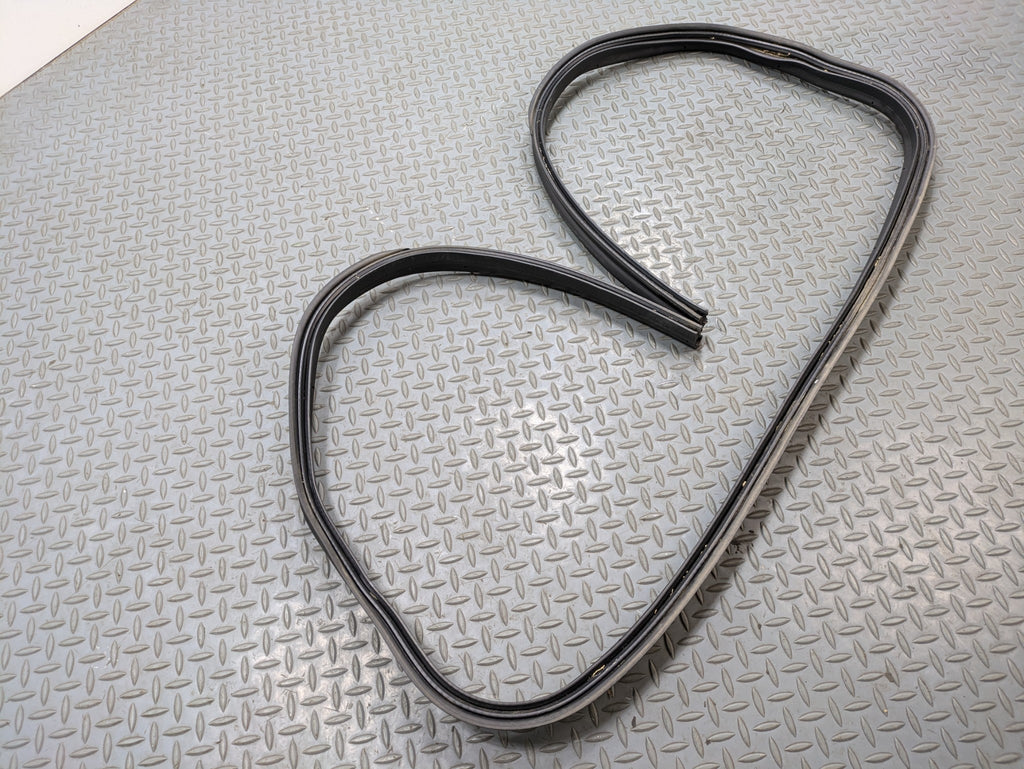 2005 - 2007 OEM CADILLAC CTS REAR TRUNK TAILGATE SEAL WEATHER STRIPPING