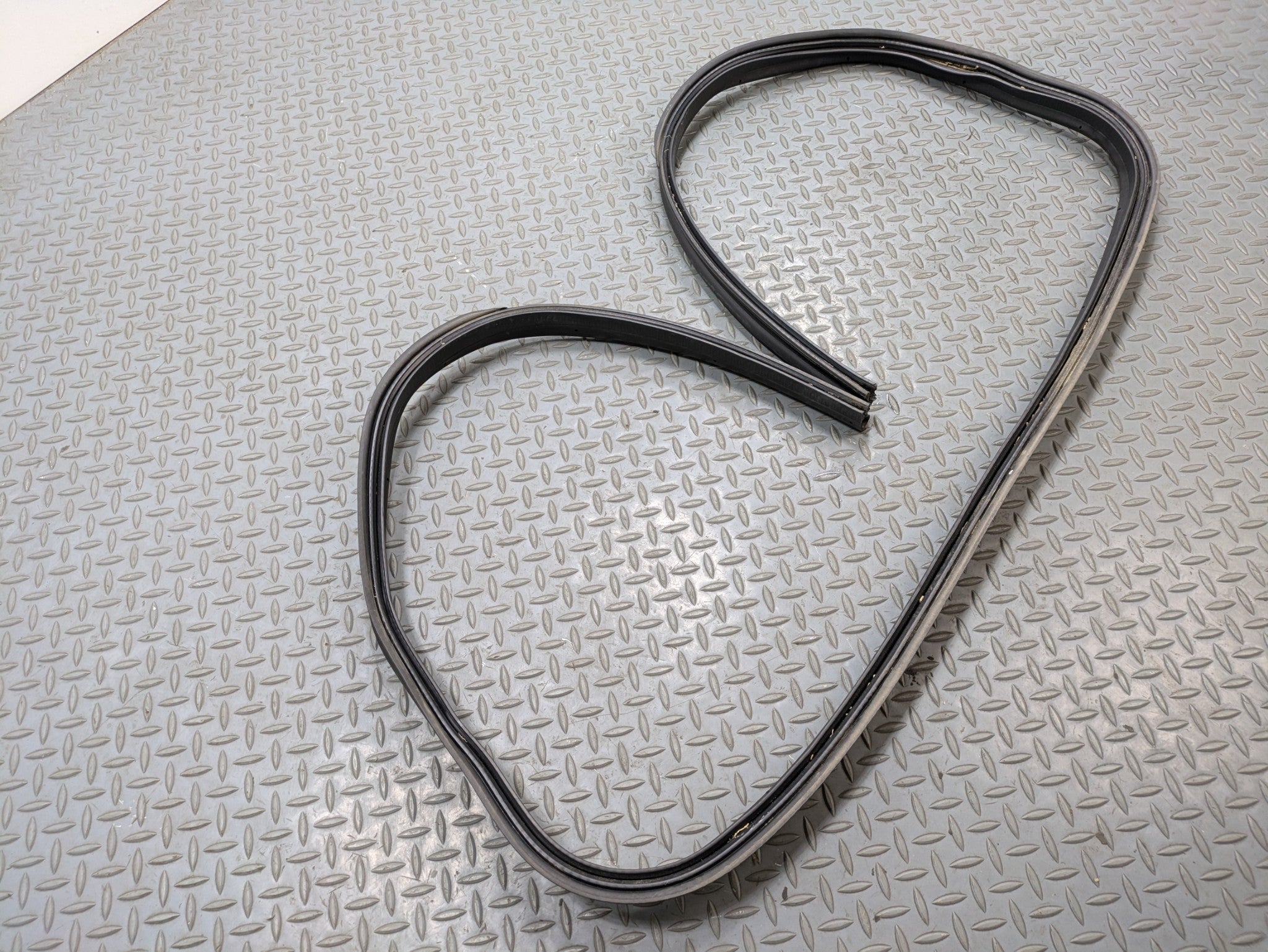 2005 - 2007 OEM CADILLAC CTS REAR TRUNK TAILGATE SEAL WEATHER STRIPPING