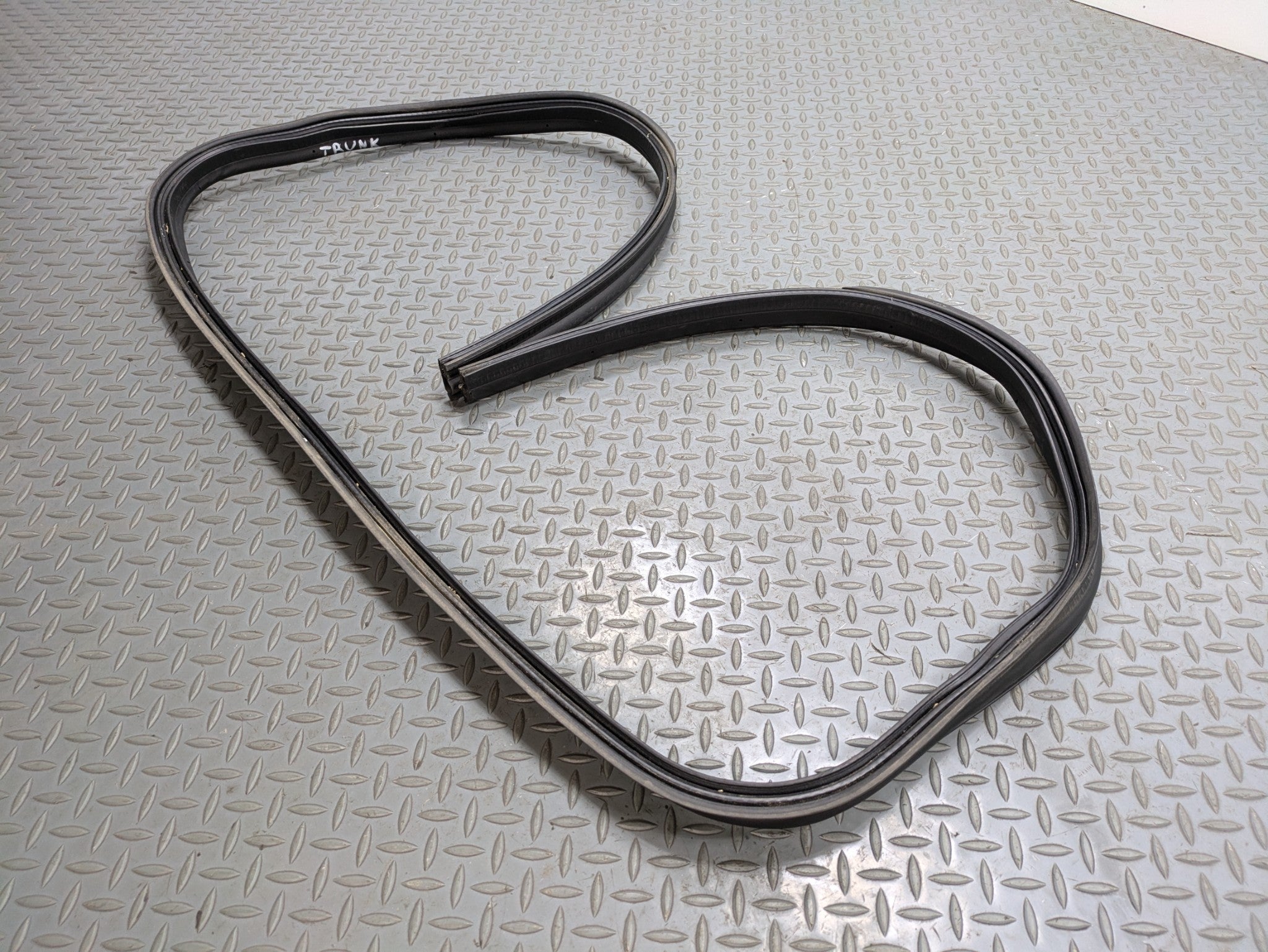 2005 - 2007 OEM CADILLAC CTS REAR TRUNK TAILGATE SEAL WEATHER STRIPPING