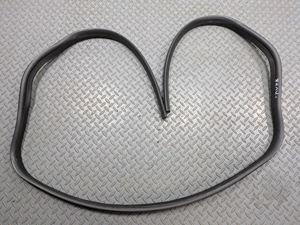 2005 - 2007 OEM CADILLAC CTS REAR TRUNK TAILGATE SEAL WEATHER STRIPPING