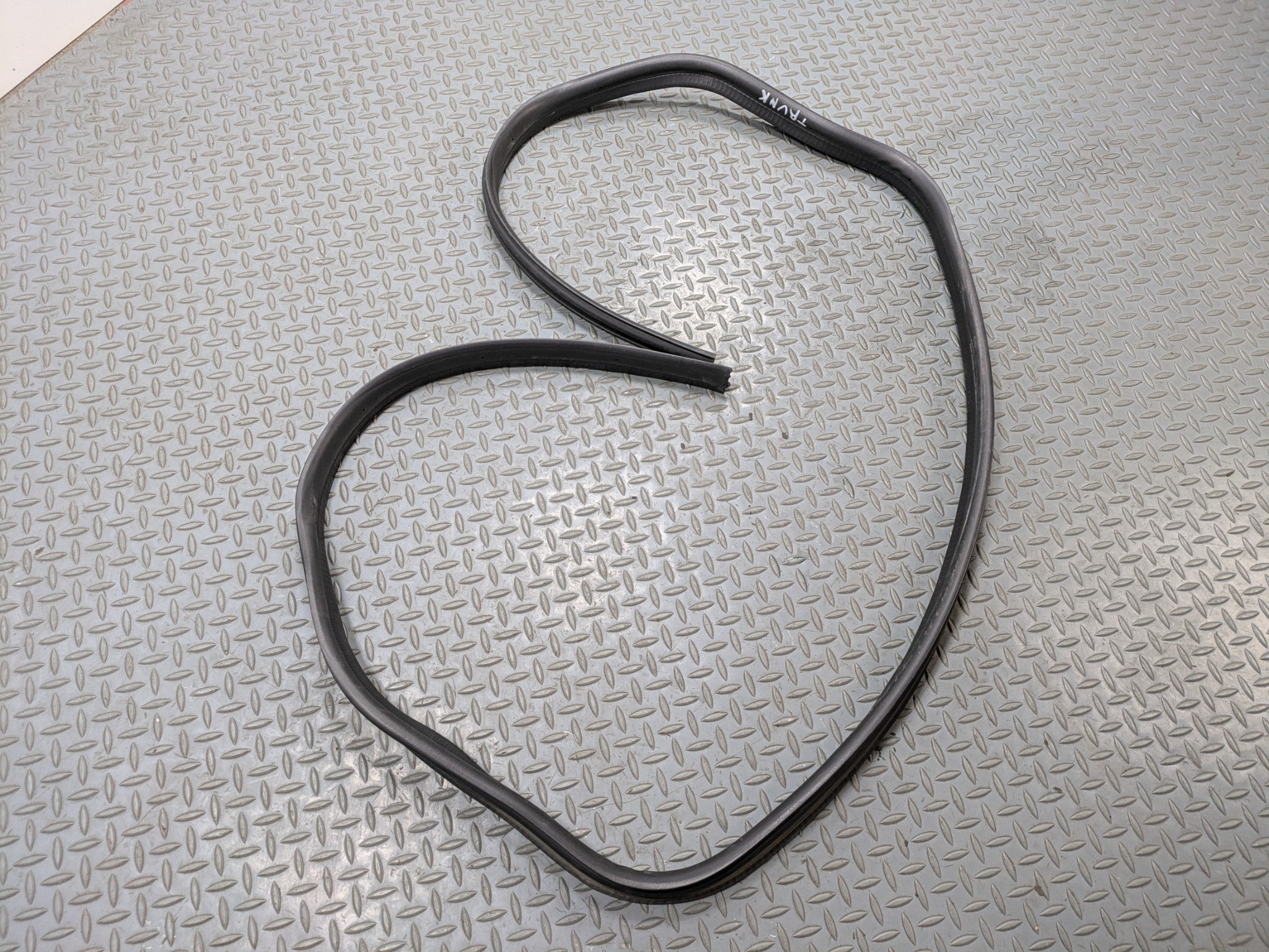 2005 - 2007 OEM CADILLAC CTS REAR TRUNK TAILGATE SEAL WEATHER STRIPPING