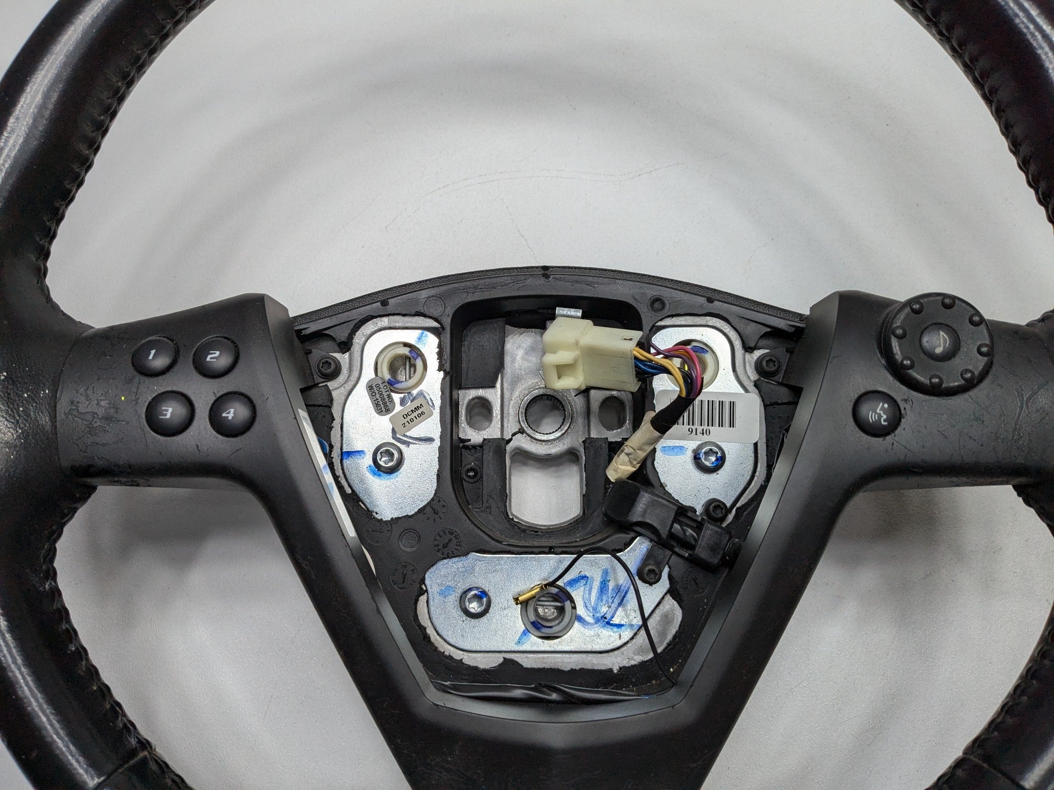 2005 - 2007 OEM CADILLAC CTS STEERING WHEEL WITH AUDIO CONTROL SWITCHES BLACK