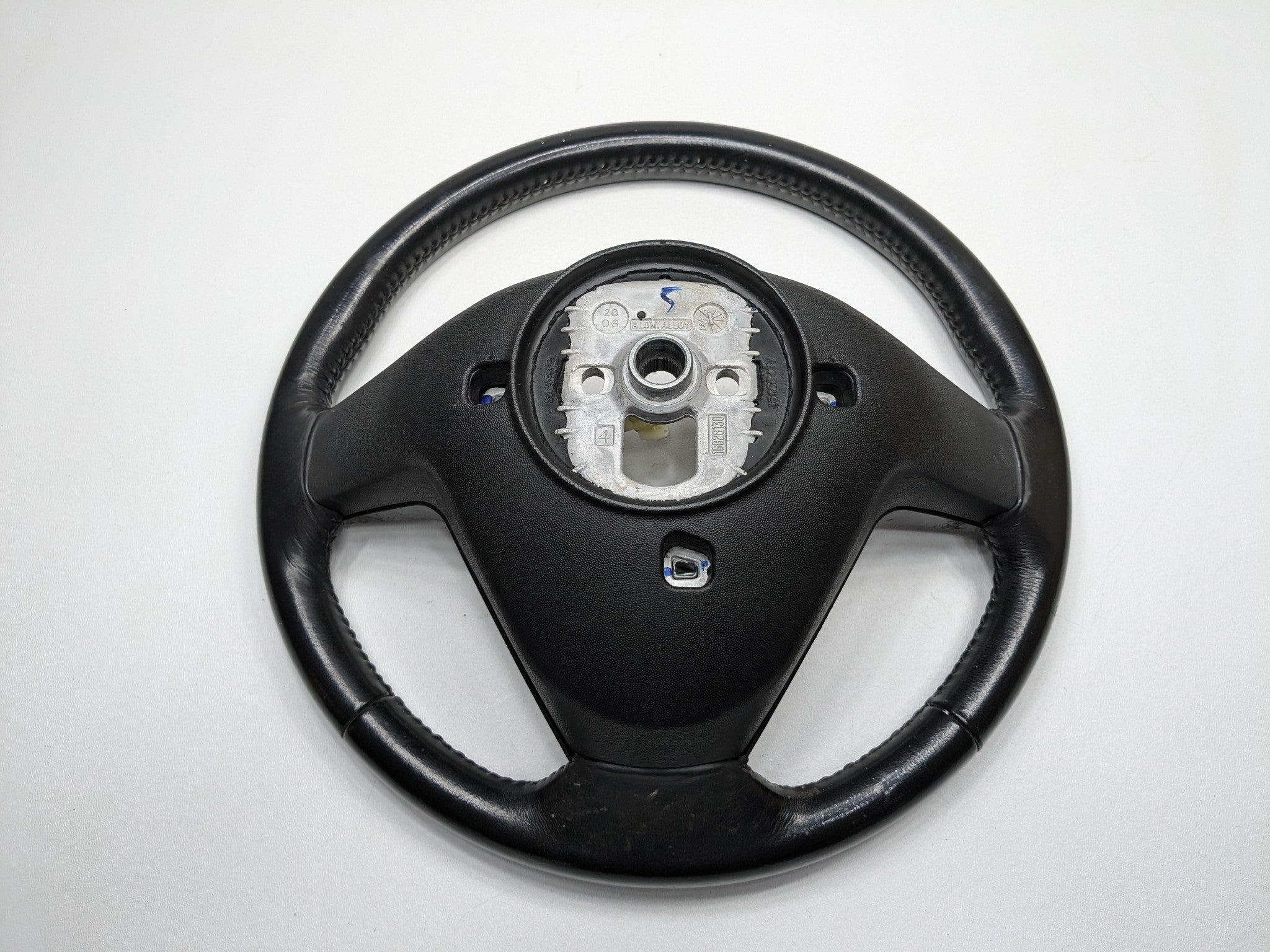 2005 - 2007 OEM CADILLAC CTS STEERING WHEEL WITH AUDIO CONTROL SWITCHES BLACK