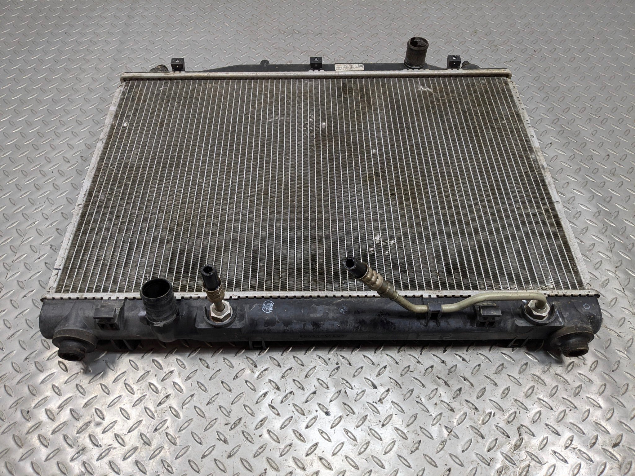 2005 - 2007 OEM CADILLAC CTS ENGINE MOTOR COOLING RADIATOR ASSEMBLY