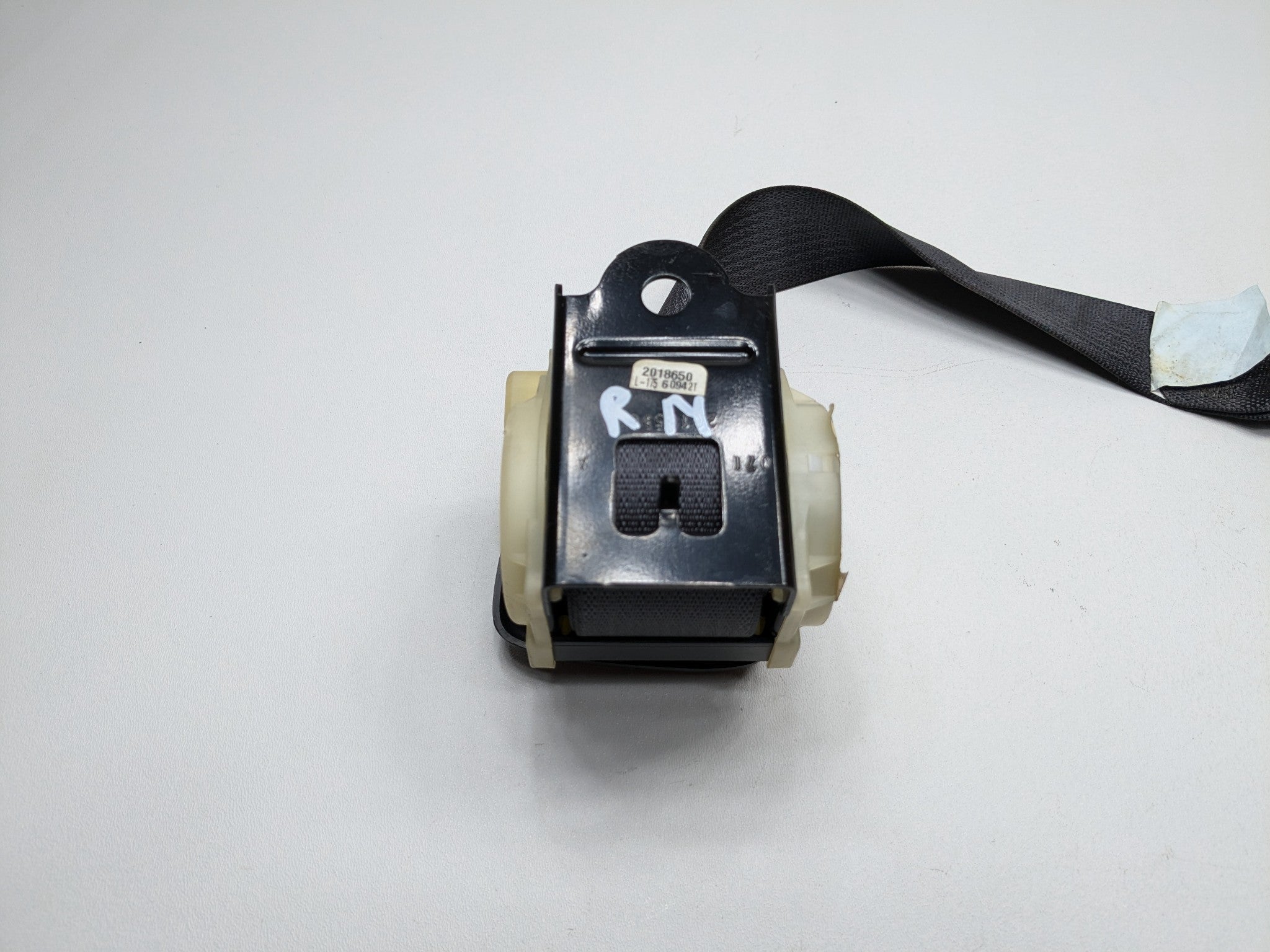 2005 - 2007 OEM CADILLAC CTS REAR CENTER SIDE SEAT BELT RETRACTOR