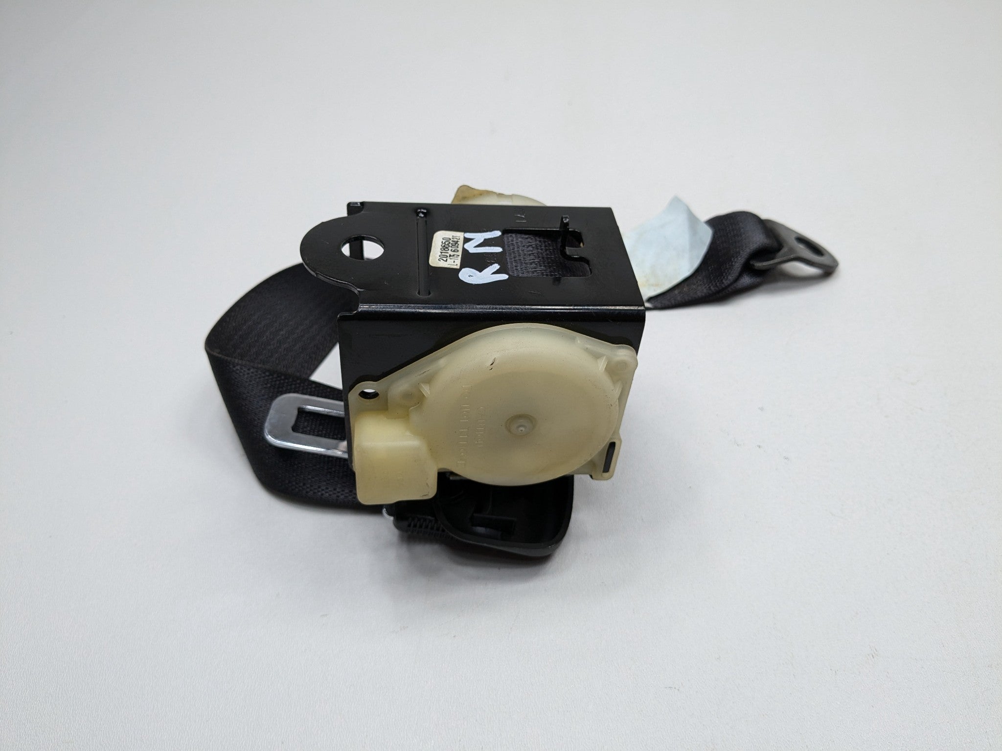 2005 - 2007 OEM CADILLAC CTS REAR CENTER SIDE SEAT BELT RETRACTOR
