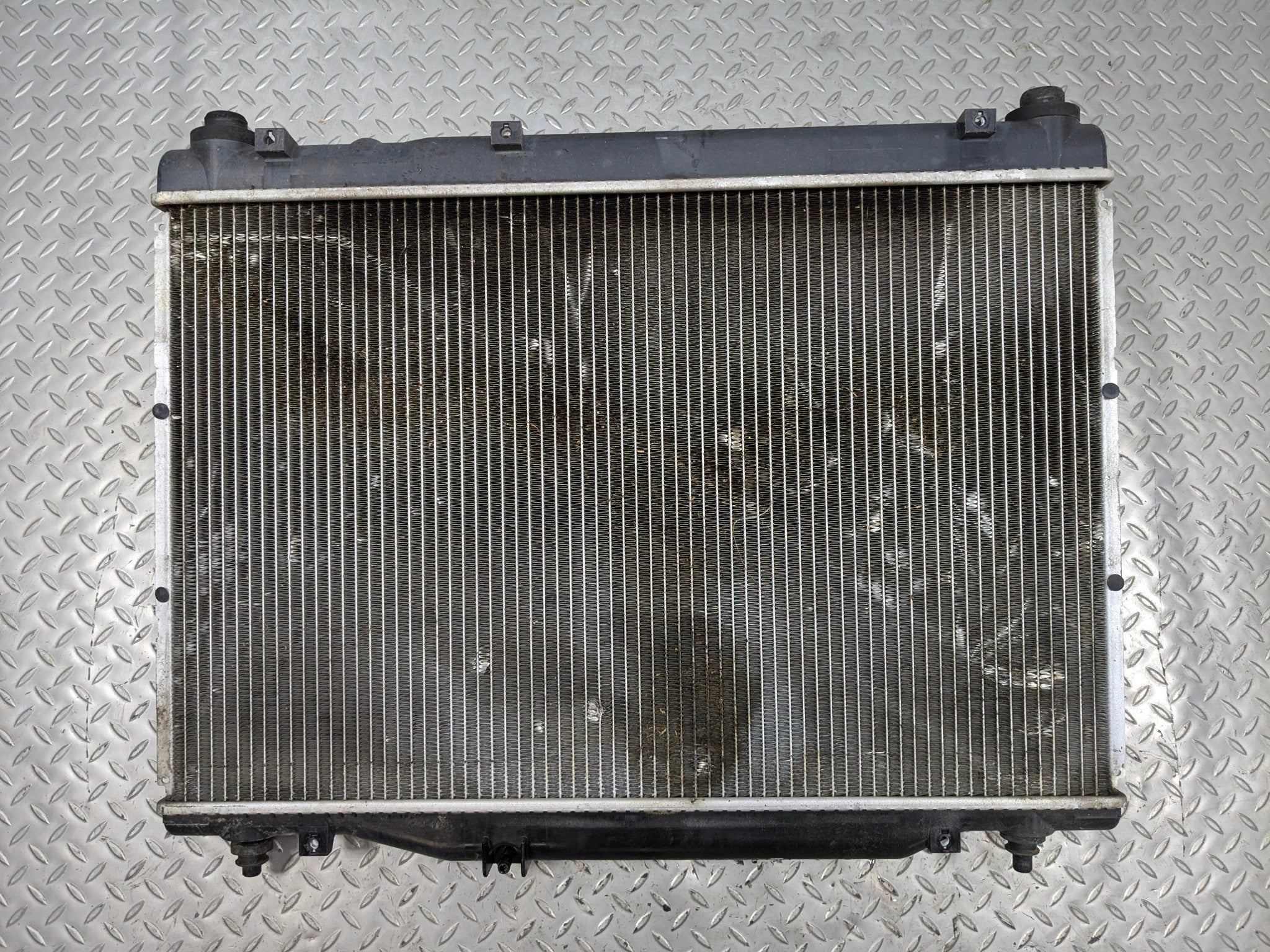 2005 - 2007 OEM CADILLAC CTS ENGINE MOTOR COOLING RADIATOR ASSEMBLY