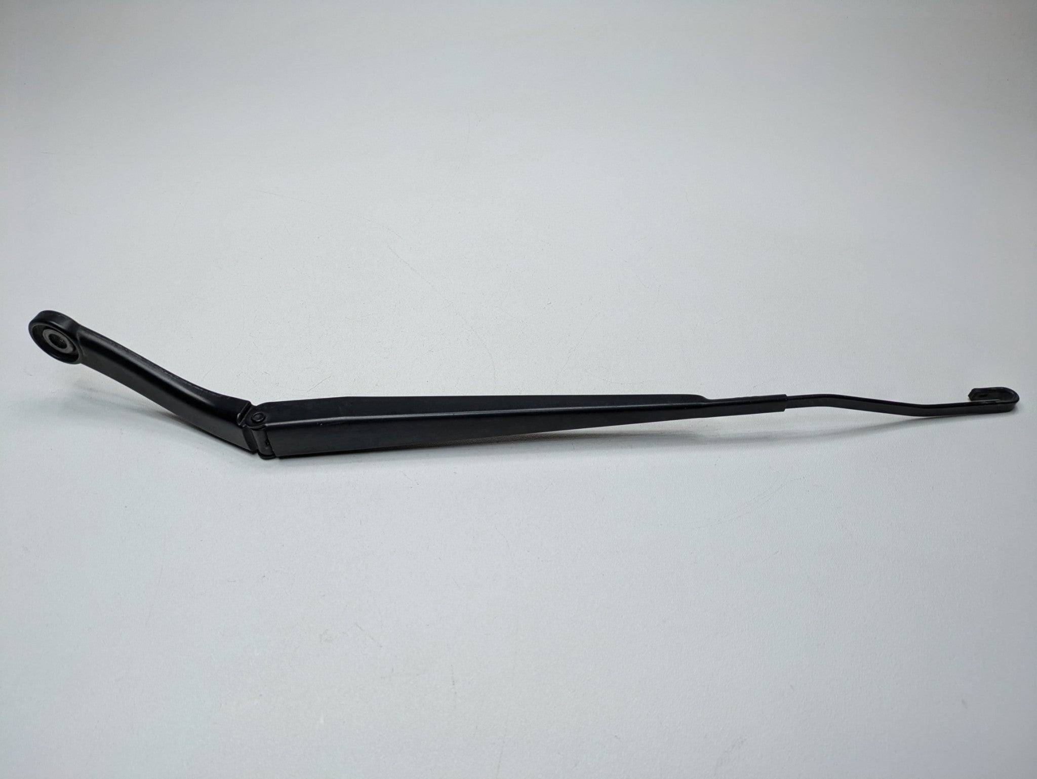 2005 - 2007 OEM CADILLAC CTS FRONT RIGHT PASSENGER SIDE WINDSHIELD WIPER ARM