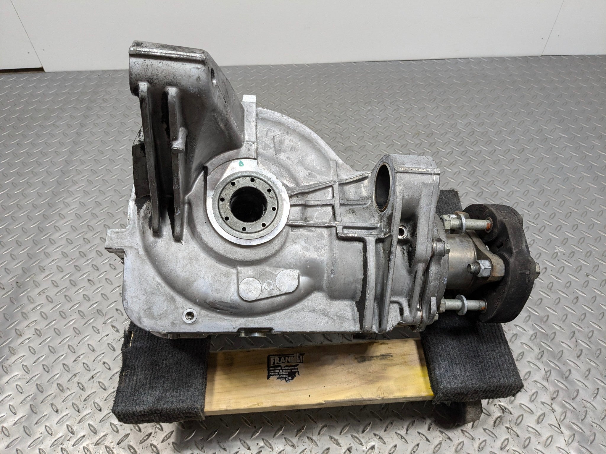 2005 - 2007 OEM CADILLAC CTS REAR DIFFERENTIAL AXLE CARRIER ASSEMBLY