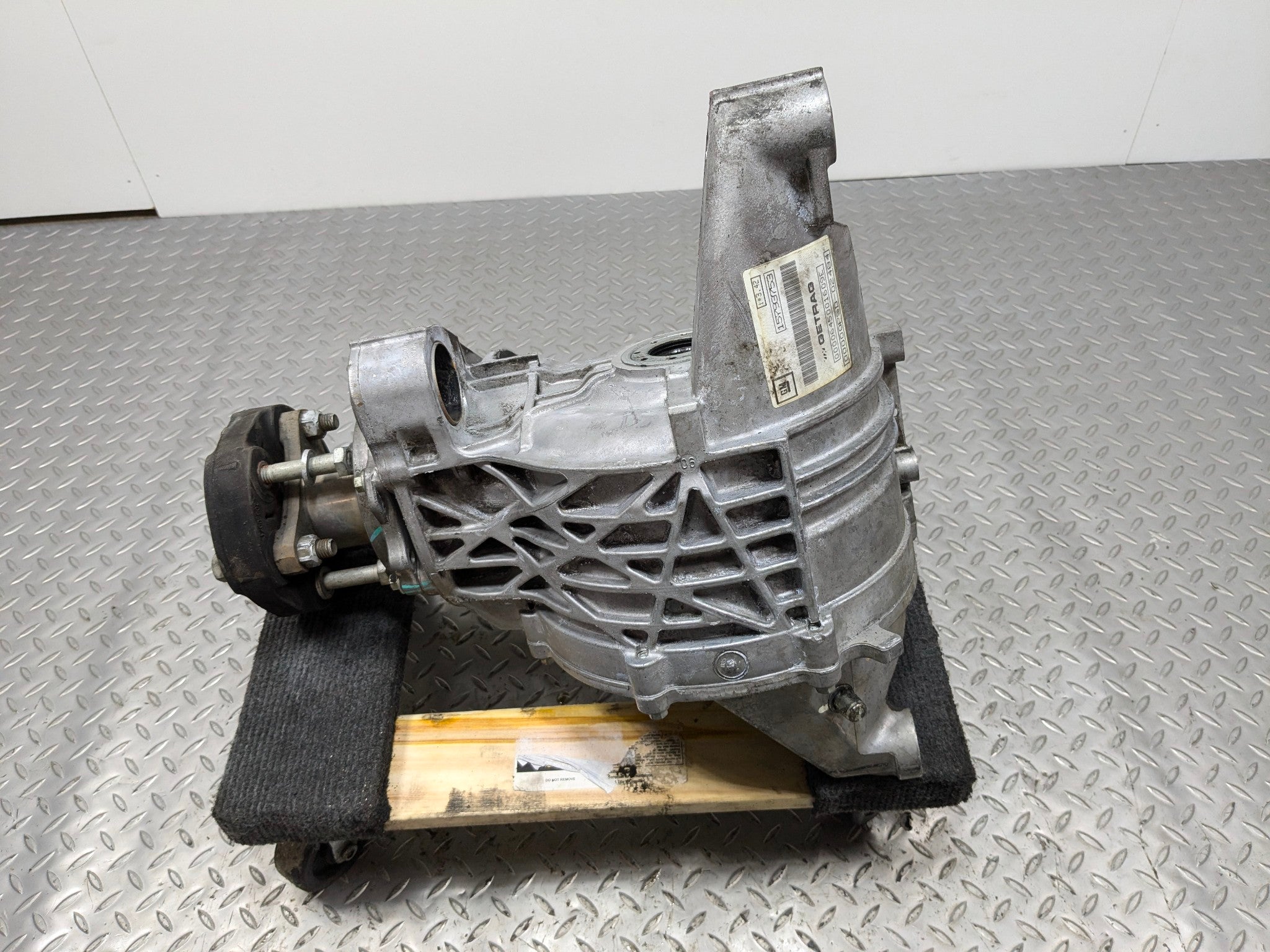 2005 - 2007 OEM CADILLAC CTS REAR DIFFERENTIAL AXLE CARRIER ASSEMBLY