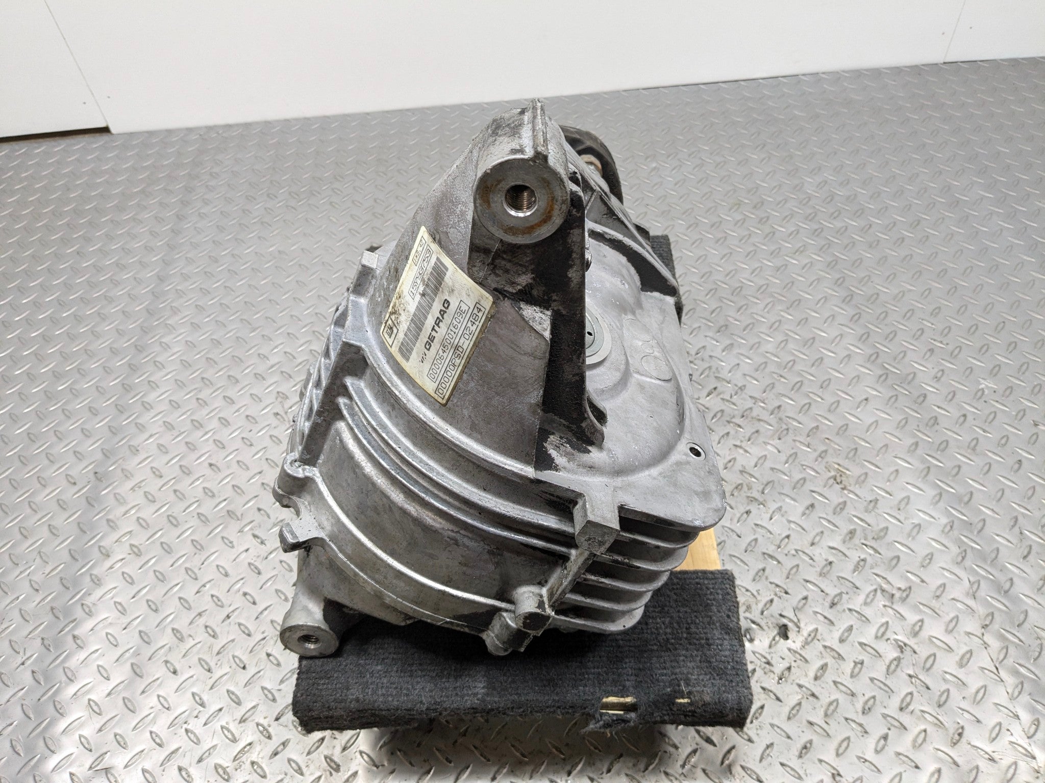 2005 - 2007 OEM CADILLAC CTS REAR DIFFERENTIAL AXLE CARRIER ASSEMBLY