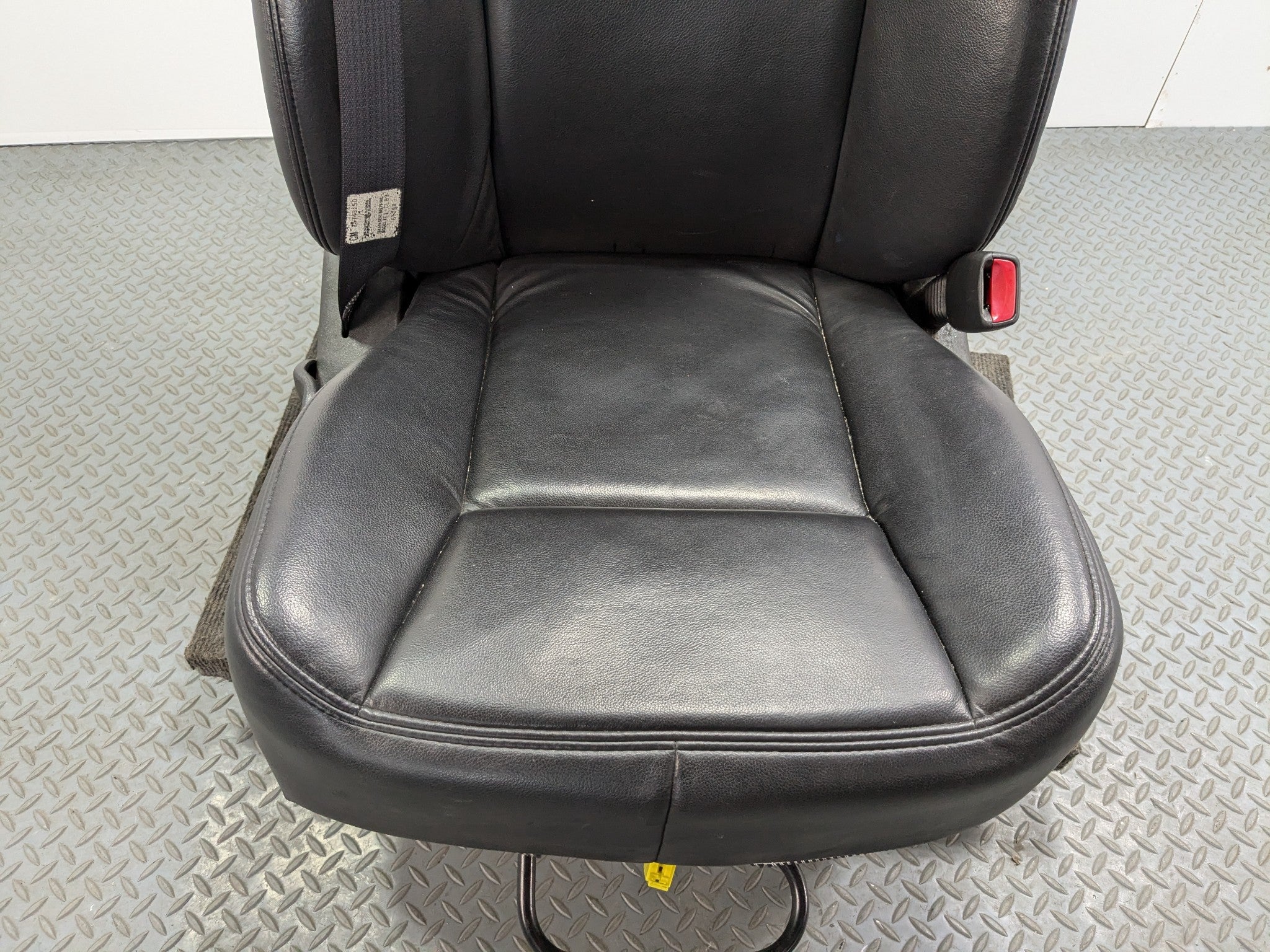 2005 - 2007 OEM CADILLAC CTS FRONT RIGHT SIDE SEAT ASSEMBLY BLACK LEATHER