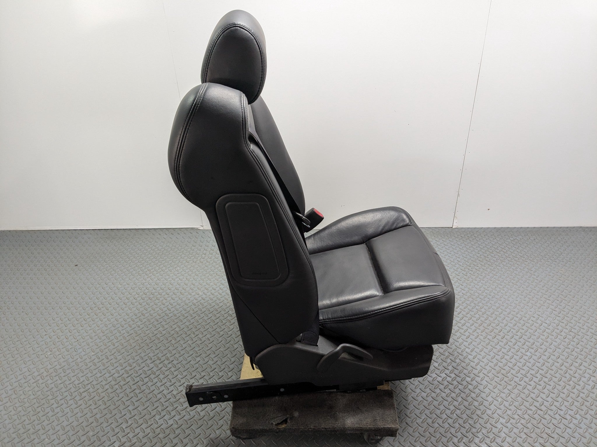 2005 - 2007 OEM CADILLAC CTS FRONT RIGHT SIDE SEAT ASSEMBLY BLACK LEATHER