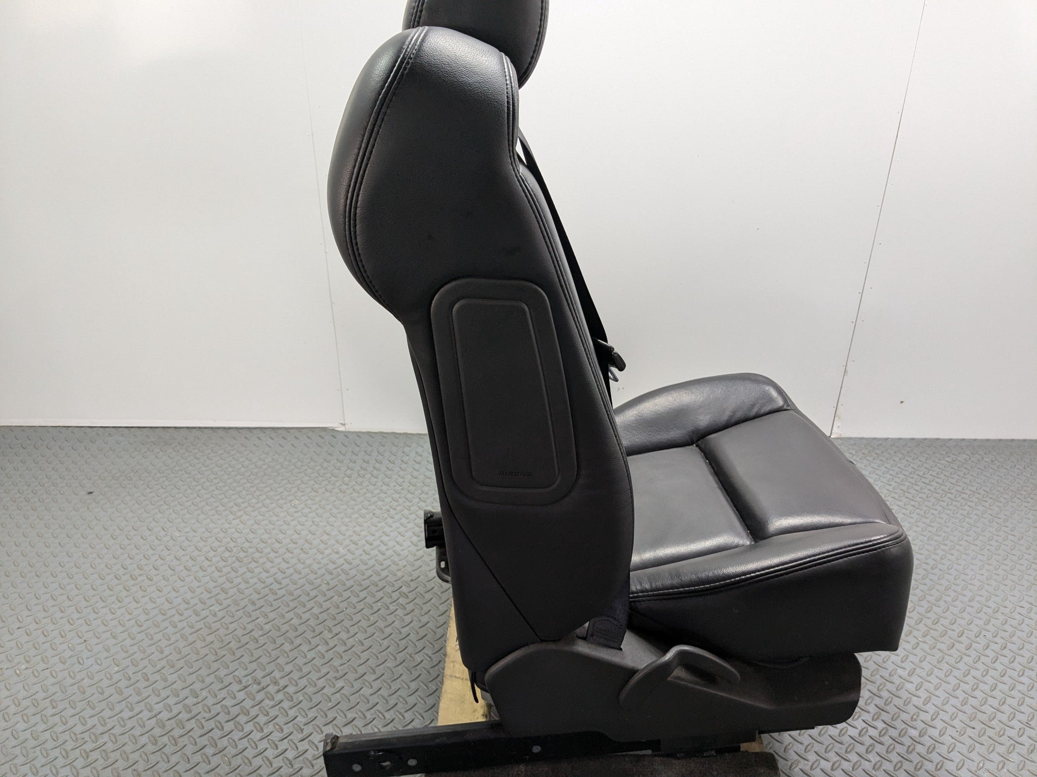 2005 - 2007 OEM CADILLAC CTS FRONT RIGHT SIDE SEAT ASSEMBLY BLACK LEATHER