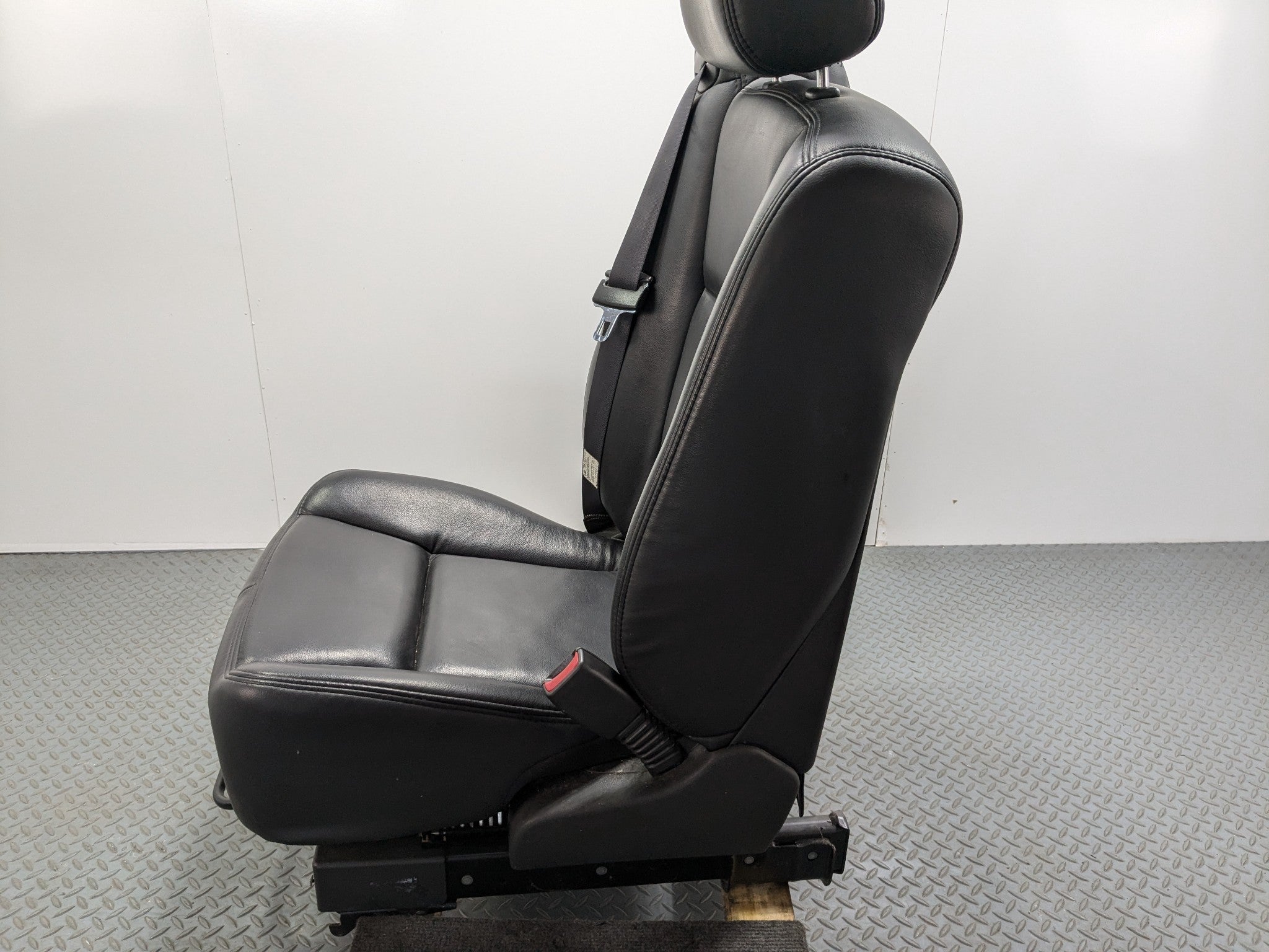 2005 - 2007 OEM CADILLAC CTS FRONT RIGHT SIDE SEAT ASSEMBLY BLACK LEATHER
