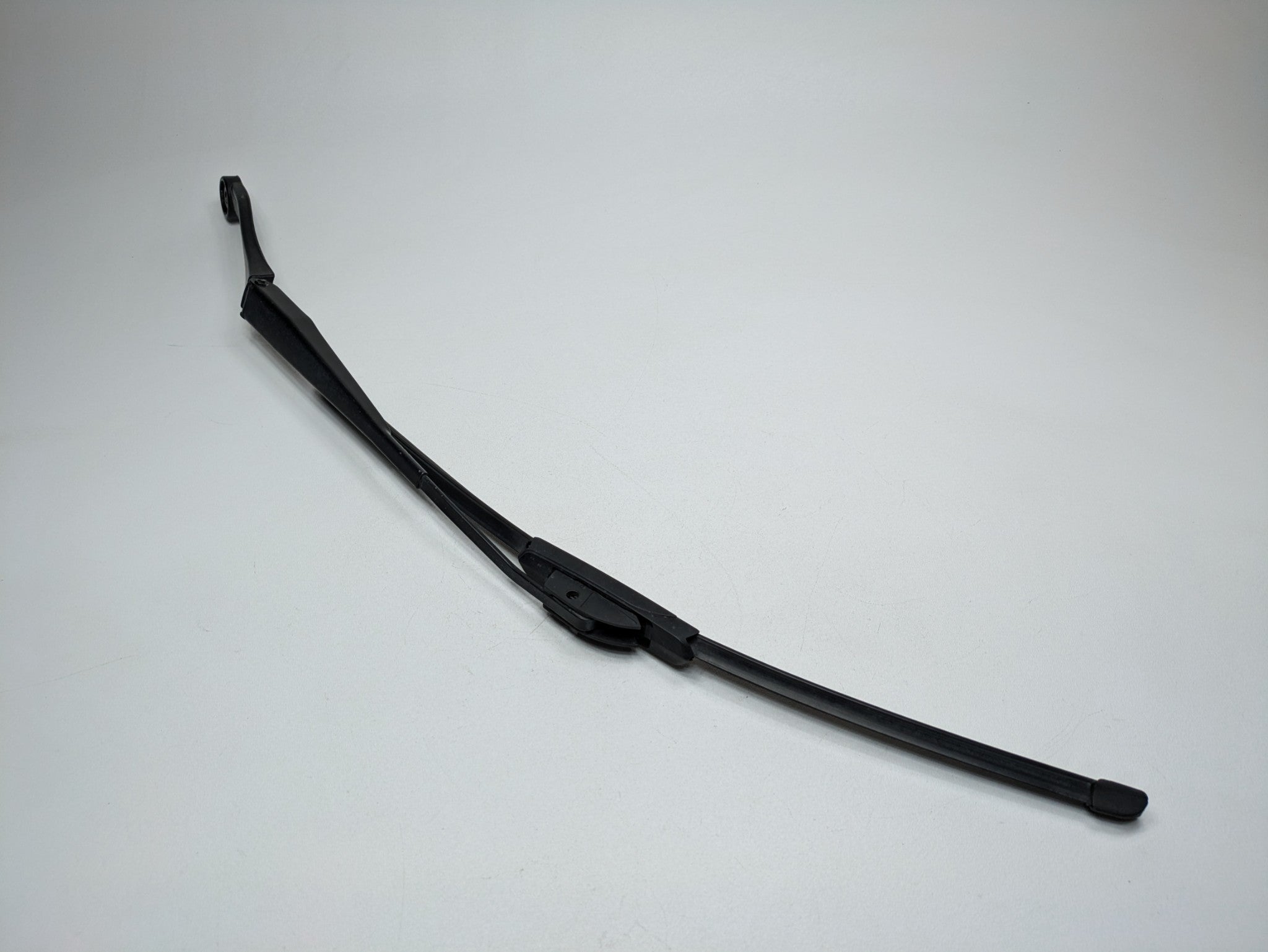 2005 - 2007 OEM CADILLAC CTS FRONT LEFT SIDE WINDSHIELD WIPER ARM WITH BLADE