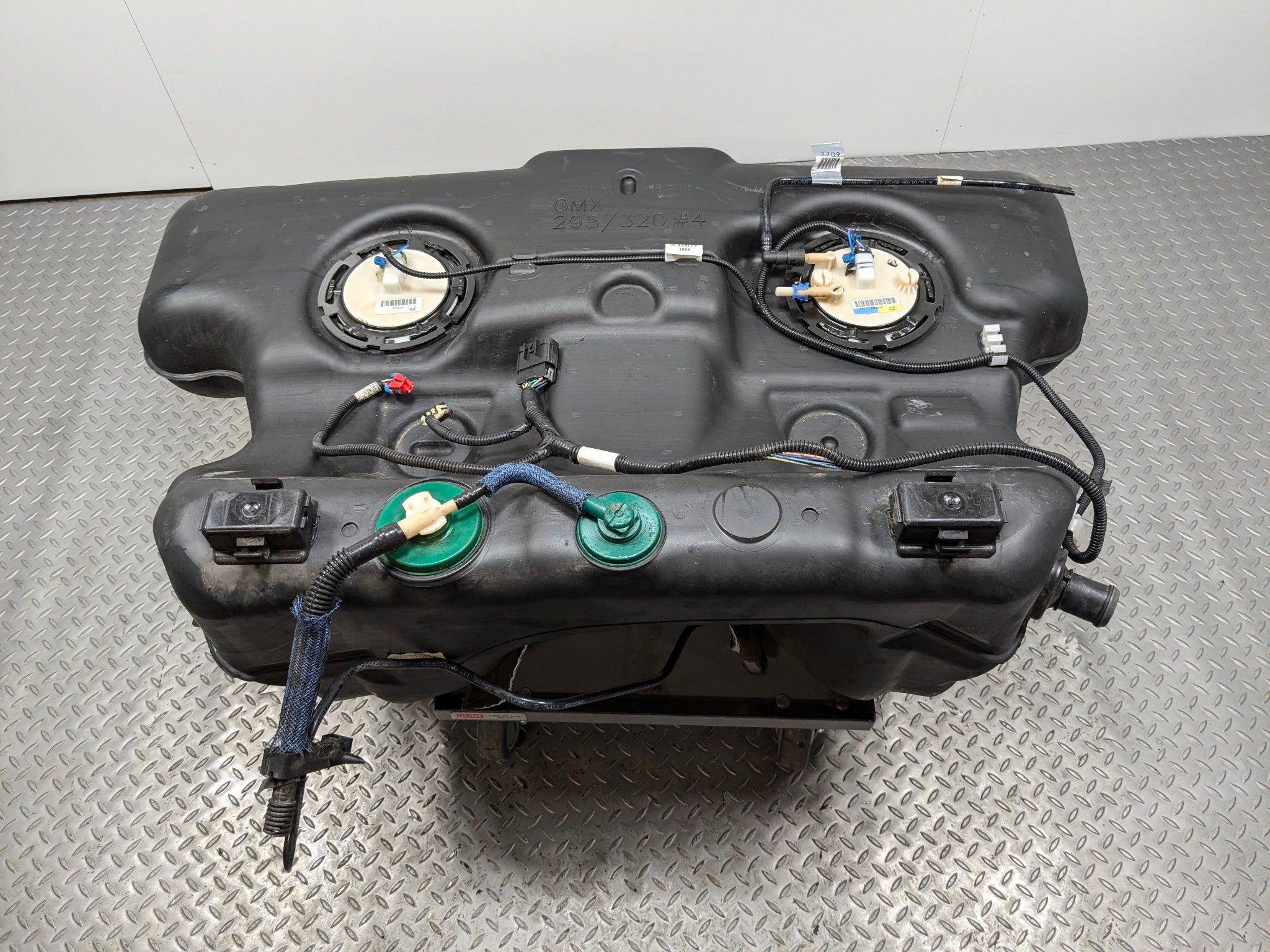 2005 - 2007 OEM CADILLAC CTS 17.0 GAS FUEL TANK RESERVOIR ASSEMBLY