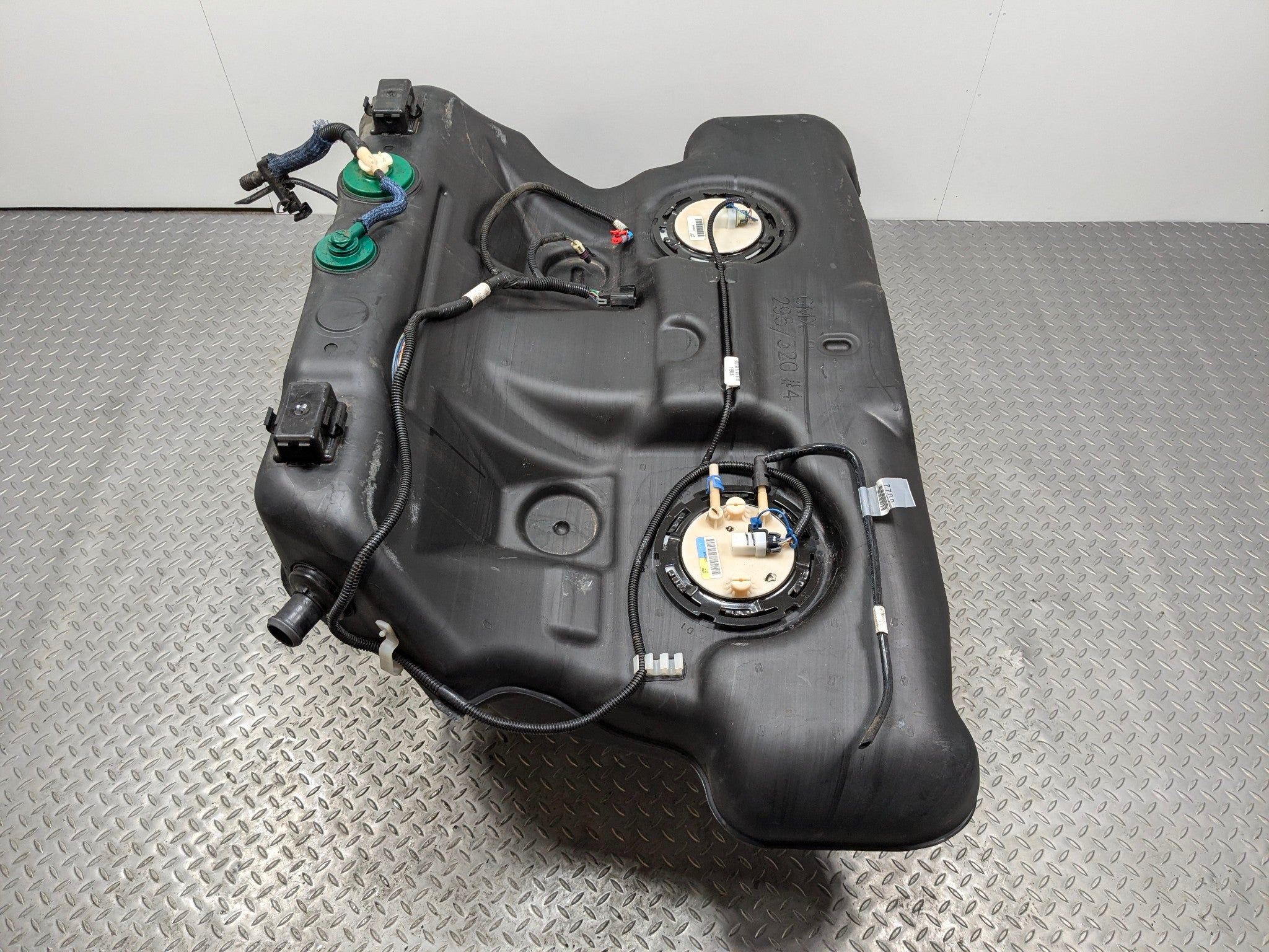 2005 - 2007 OEM CADILLAC CTS 17.0 GAS FUEL TANK RESERVOIR ASSEMBLY