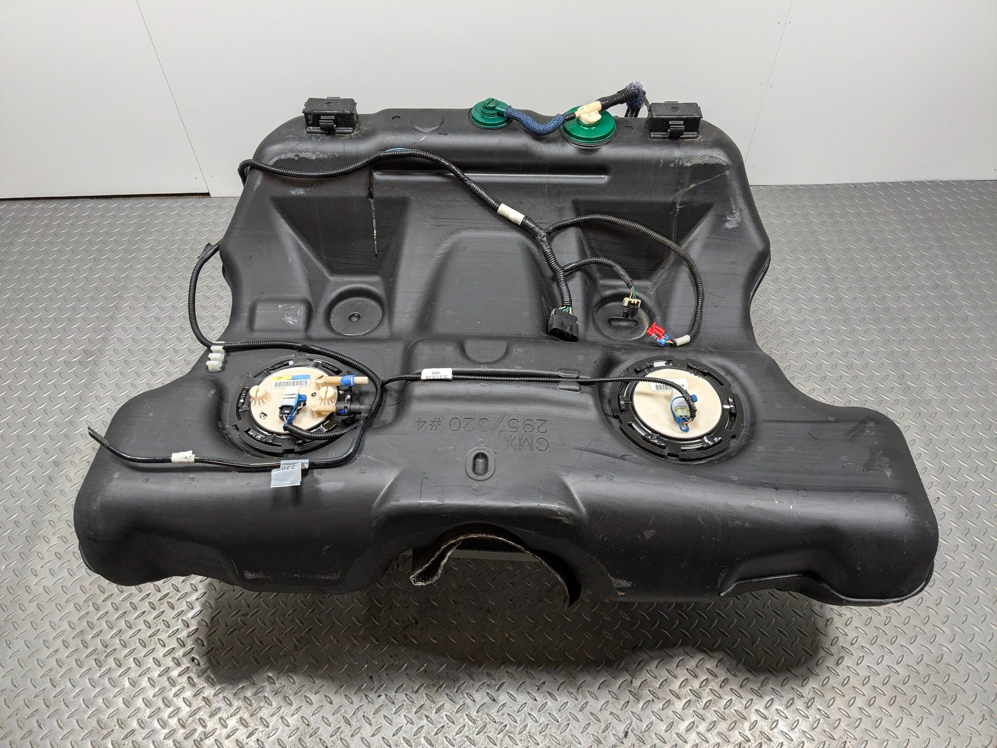 2005 - 2007 OEM CADILLAC CTS 17.0 GAS FUEL TANK RESERVOIR ASSEMBLY