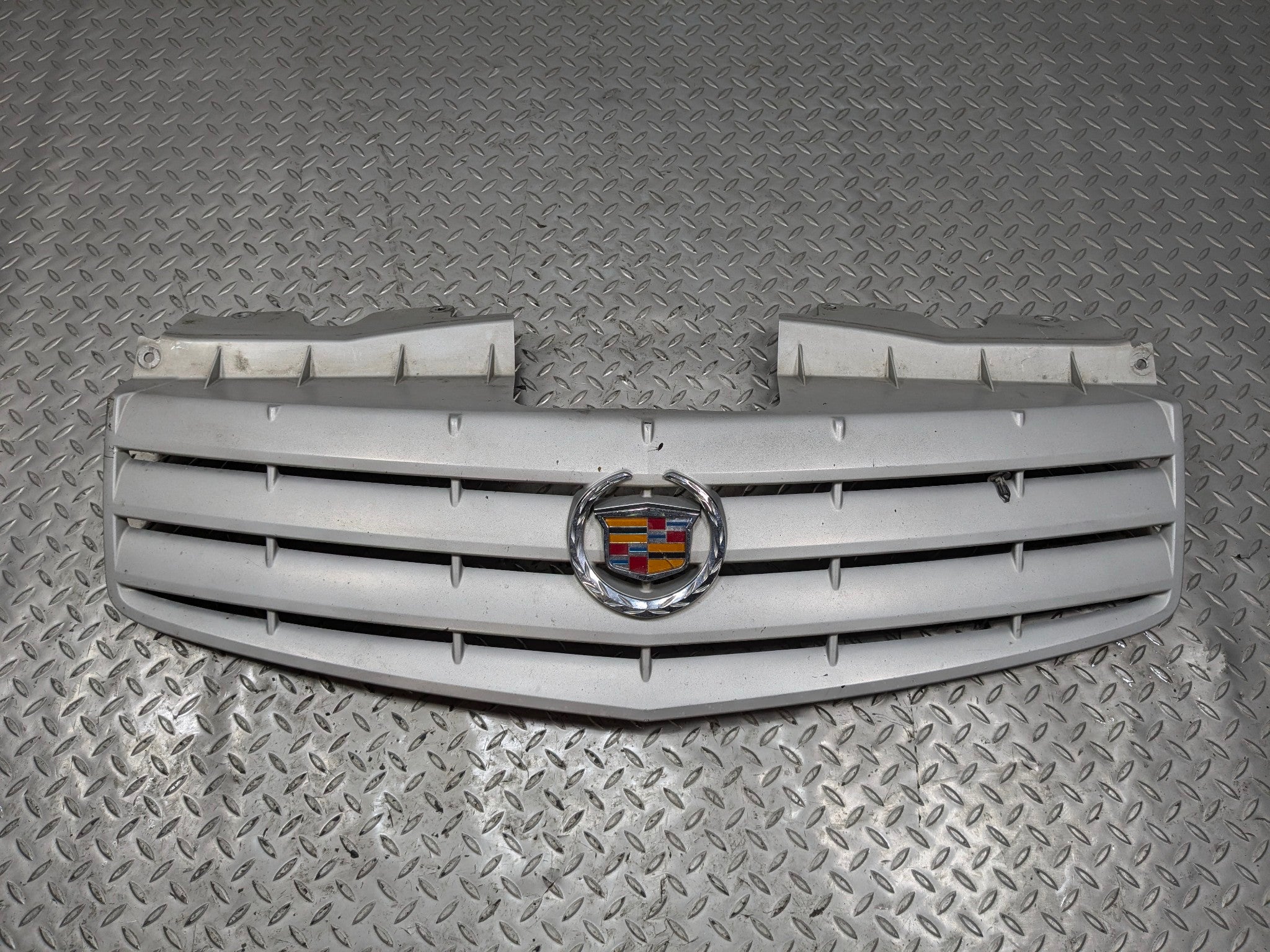 2005 - 2007 OEM CADILLAC CTS FRONT UPPER CENTER GRILL WITH EMBLEM