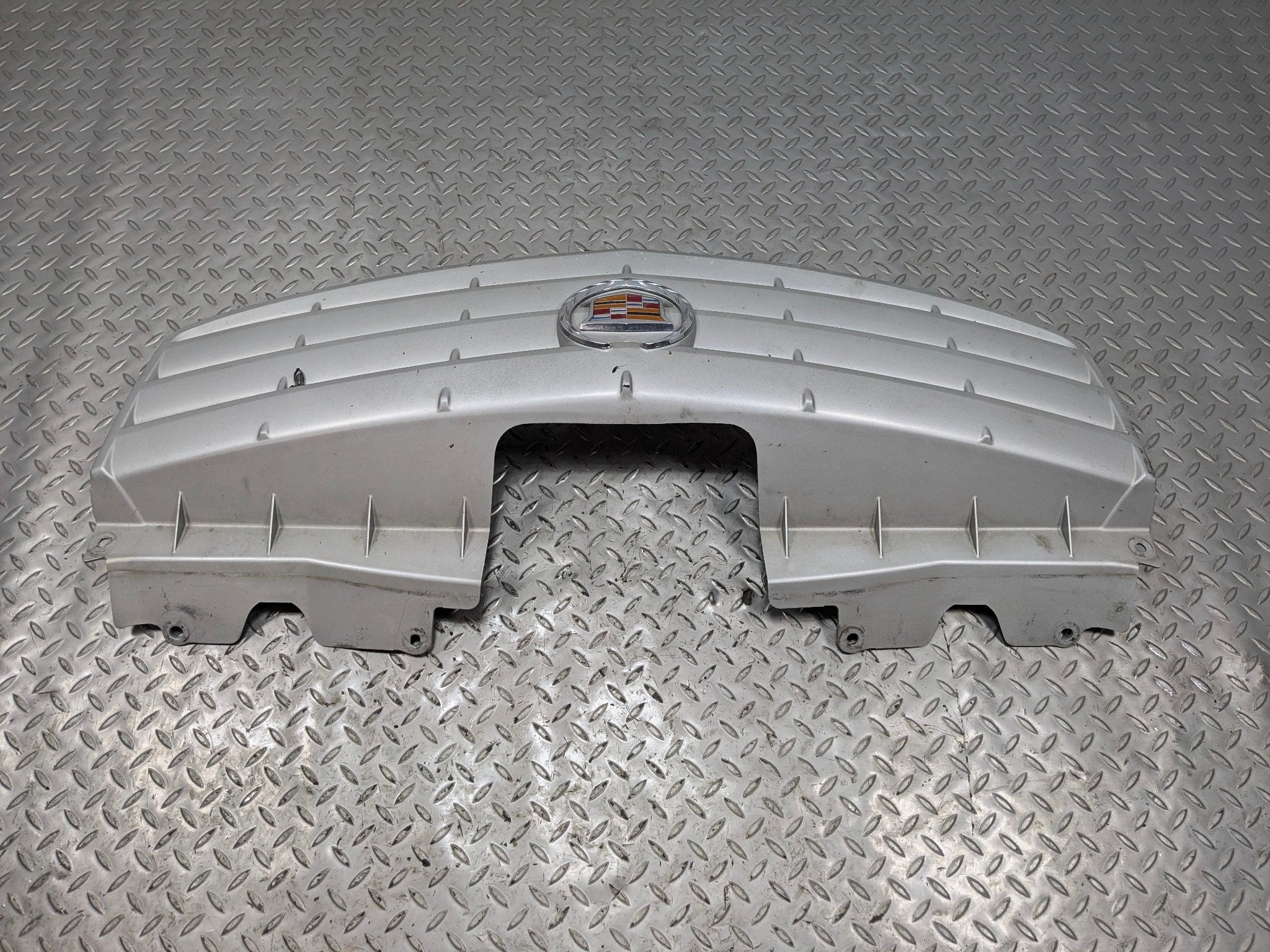 2005 - 2007 OEM CADILLAC CTS FRONT UPPER CENTER GRILL WITH EMBLEM