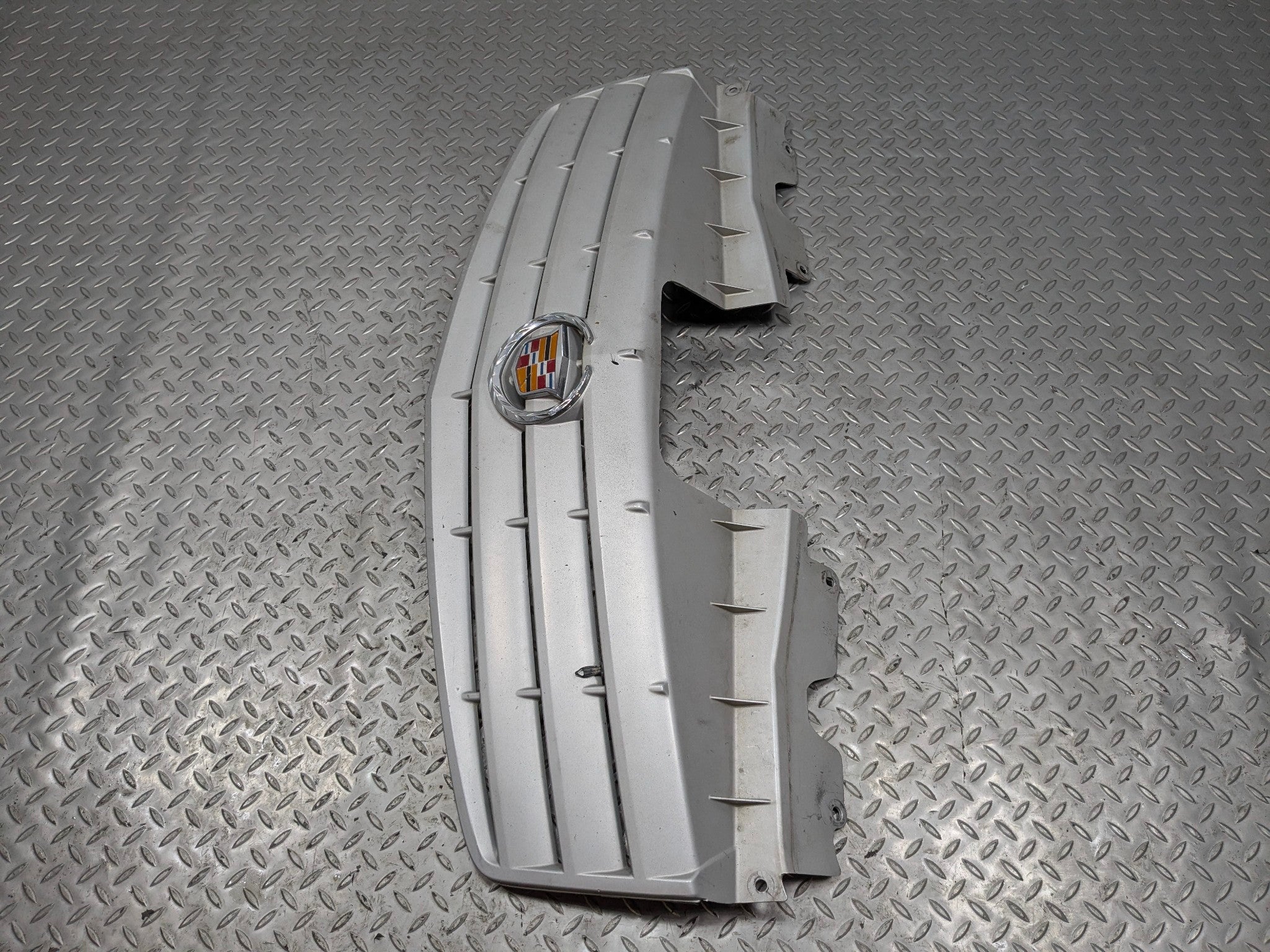 2005 - 2007 OEM CADILLAC CTS FRONT UPPER CENTER GRILL WITH EMBLEM