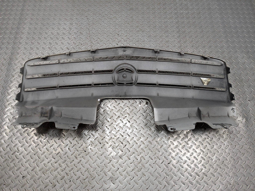 2005 - 2007 OEM CADILLAC CTS FRONT UPPER CENTER GRILL WITH EMBLEM