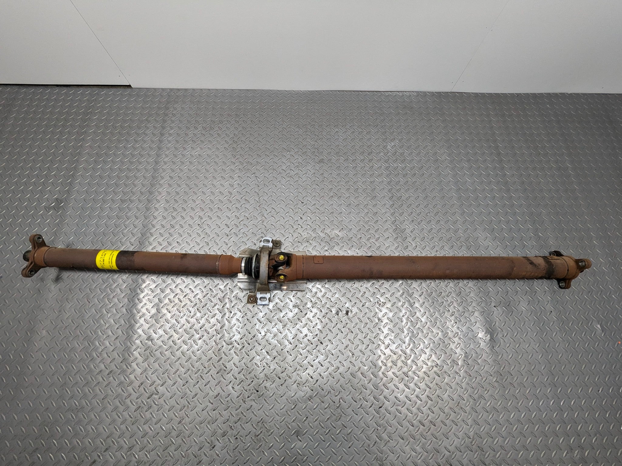 2005 - 2007 OEM CADILLAC CTS REAR DRIVE SHAFT CARDAN PROPELLER ASSEMBLY