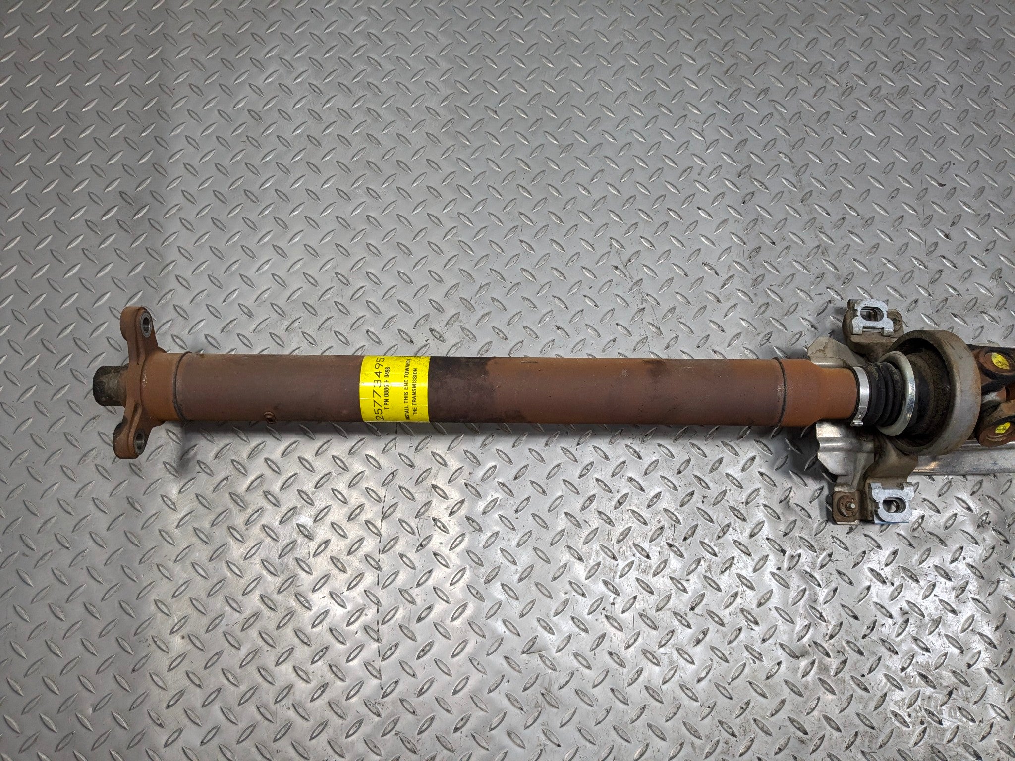 2005 - 2007 OEM CADILLAC CTS REAR DRIVE SHAFT CARDAN PROPELLER ASSEMBLY