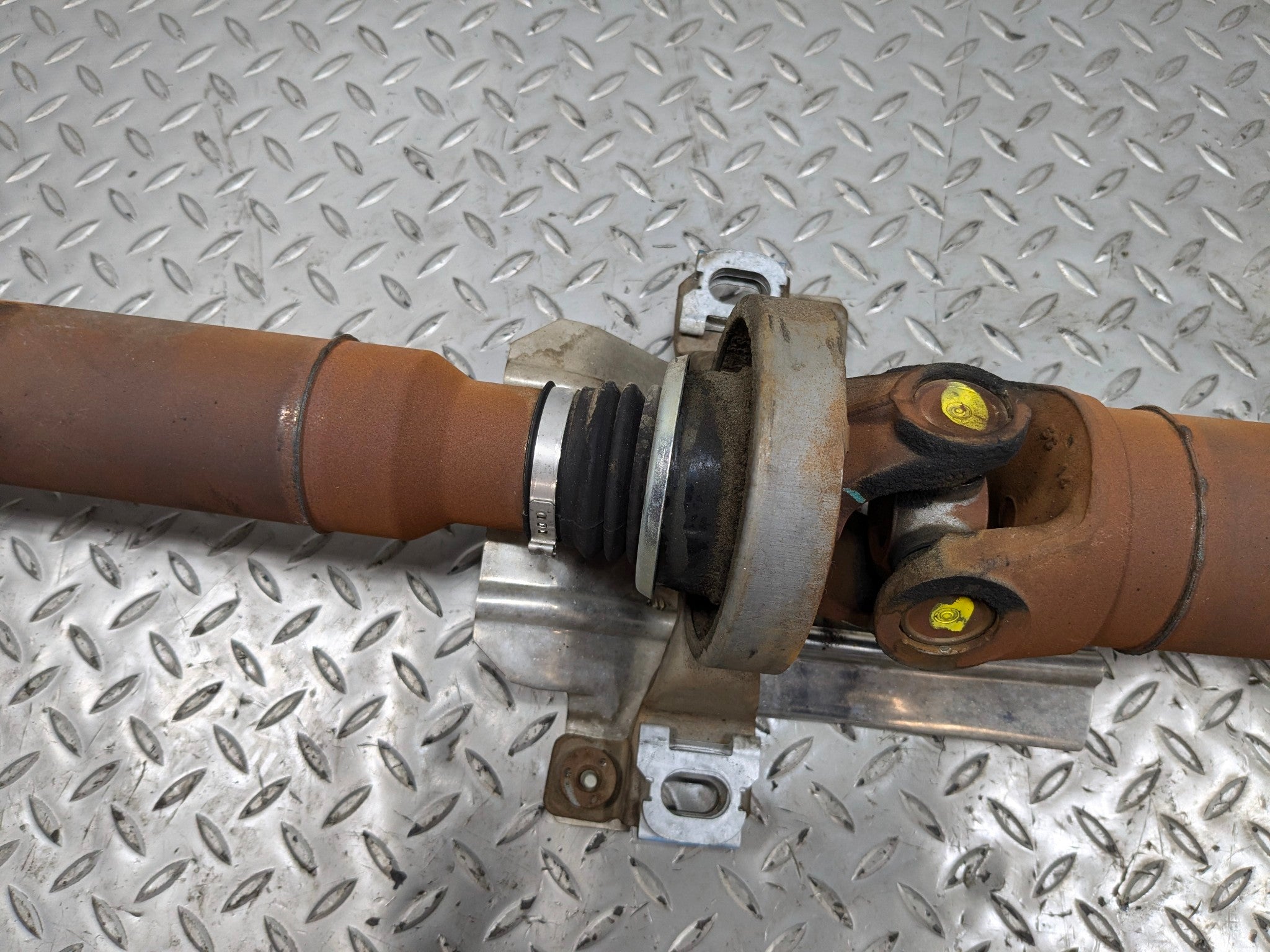 2005 - 2007 OEM CADILLAC CTS REAR DRIVE SHAFT CARDAN PROPELLER ASSEMBLY