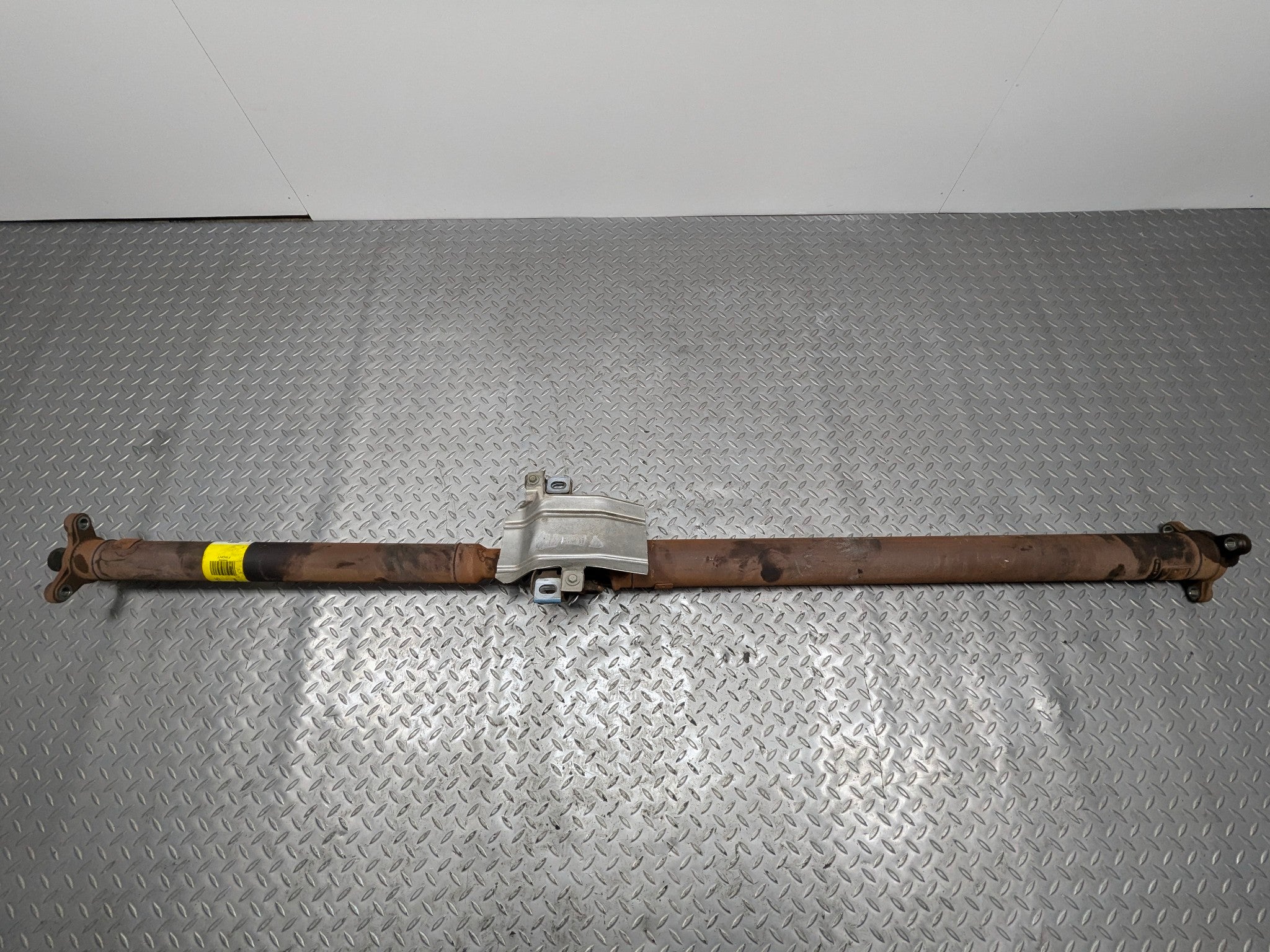 2005 - 2007 OEM CADILLAC CTS REAR DRIVE SHAFT CARDAN PROPELLER ASSEMBLY