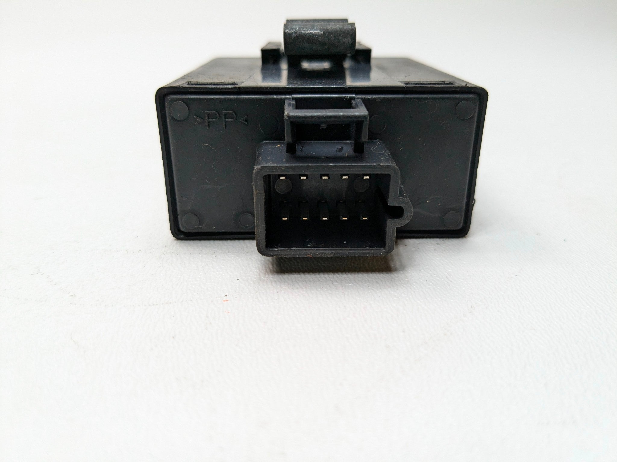 2005 - 2007 OEM CADILLAC CTS HAZARD AND TURN SIGNAL FLASHER CONTROL MODULE UNIT