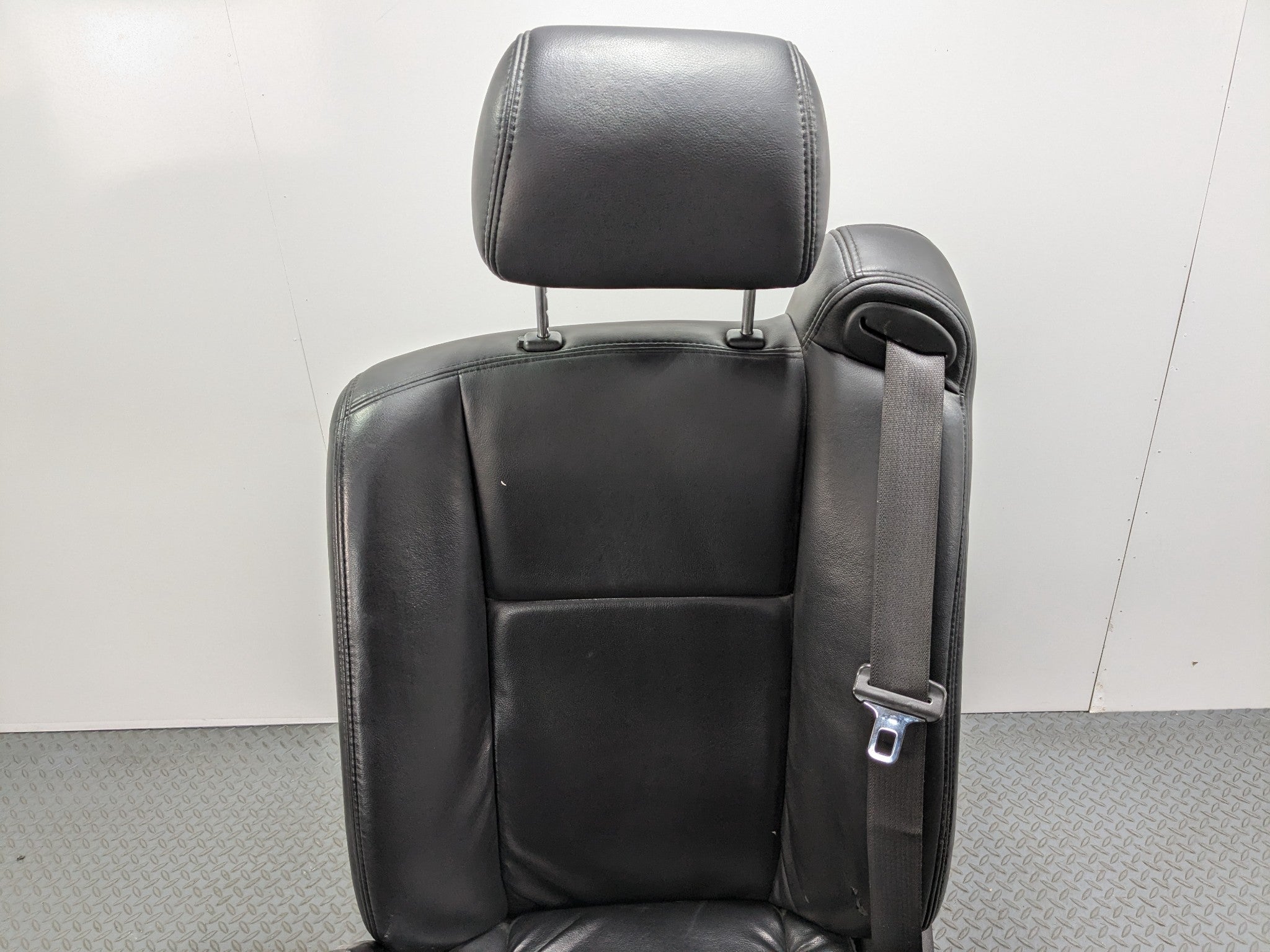 2005 - 2007 OEM CADILLAC CTS FRONT LEFT DRIVER SIDE SEAT ASSEMBLY BLACK LEATHER