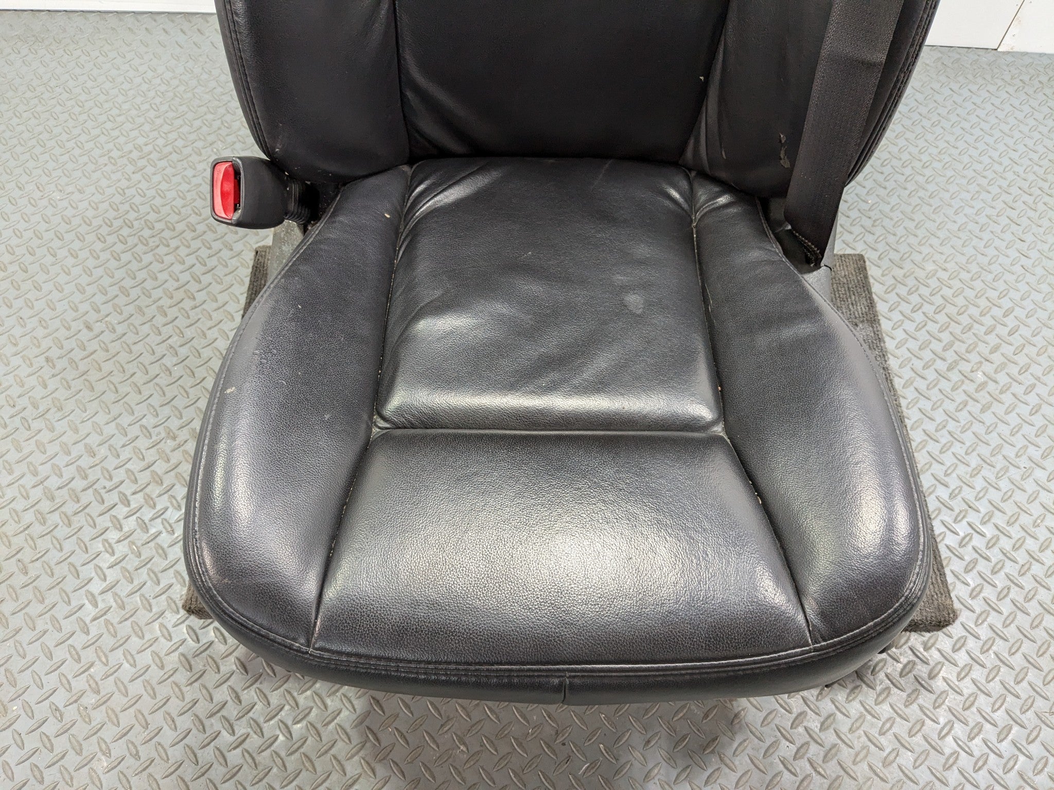 2005 - 2007 OEM CADILLAC CTS FRONT LEFT DRIVER SIDE SEAT ASSEMBLY BLACK LEATHER