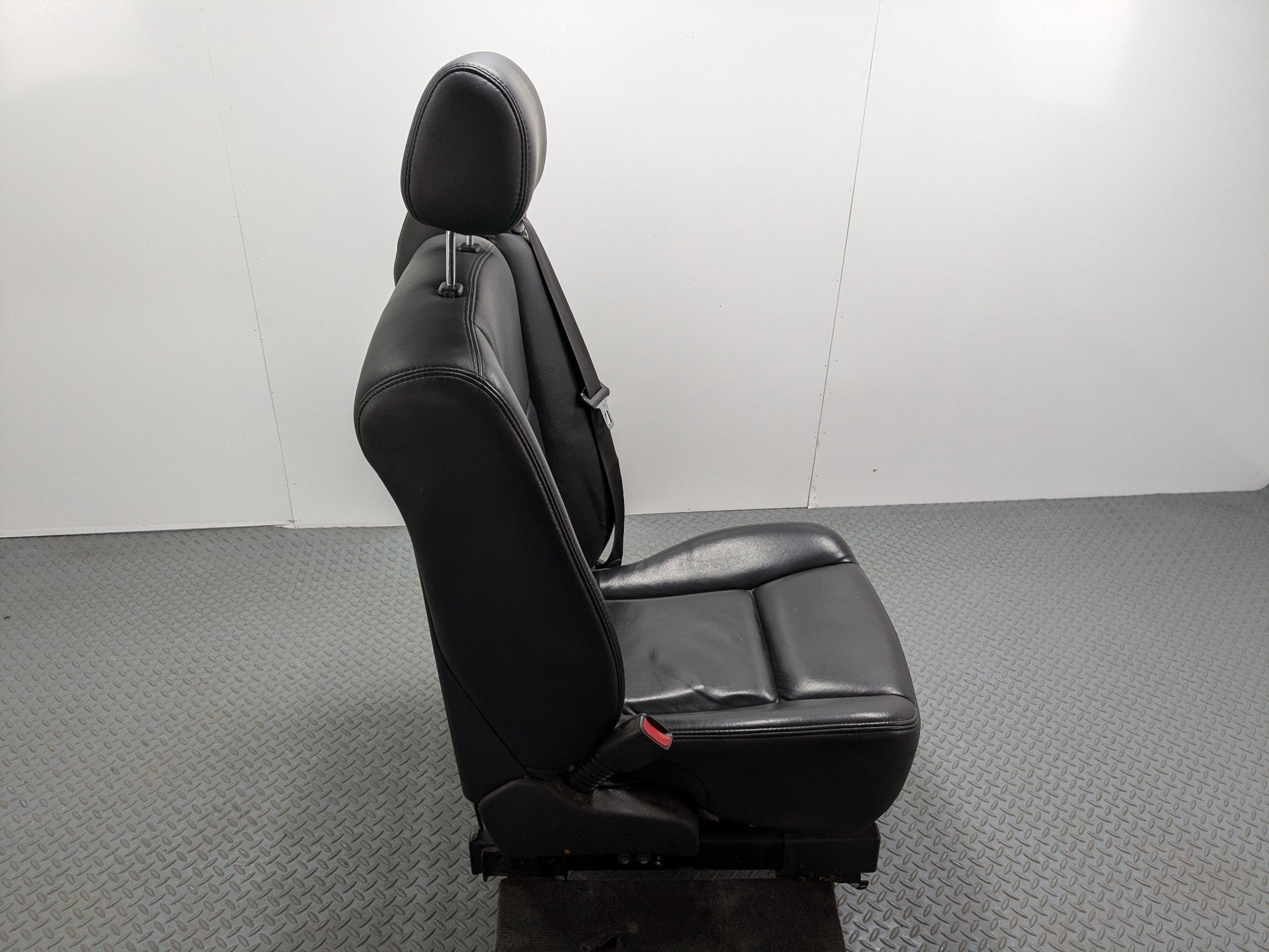 2005 - 2007 OEM CADILLAC CTS FRONT LEFT DRIVER SIDE SEAT ASSEMBLY BLACK LEATHER