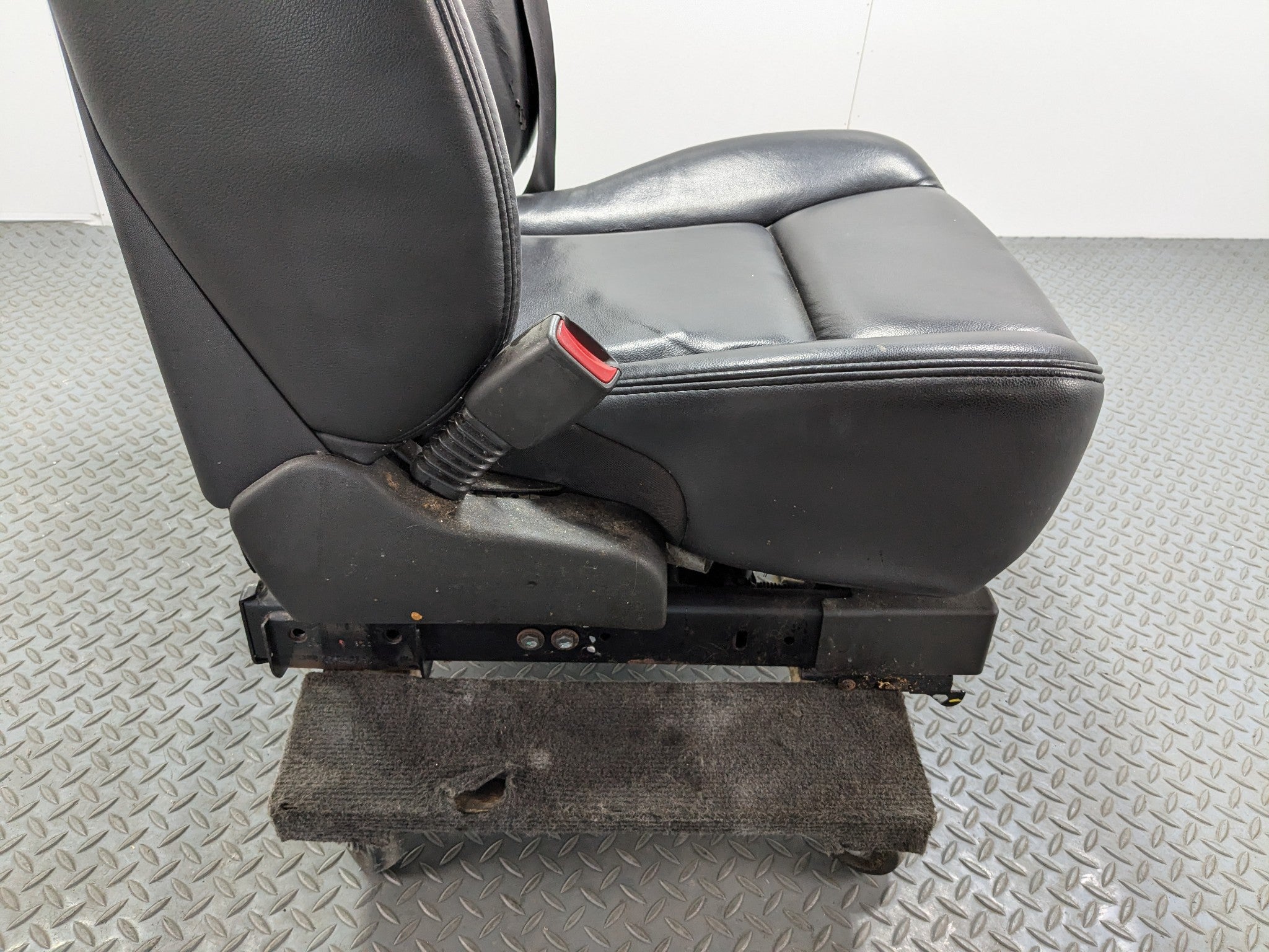2005 - 2007 OEM CADILLAC CTS FRONT LEFT DRIVER SIDE SEAT ASSEMBLY BLACK LEATHER