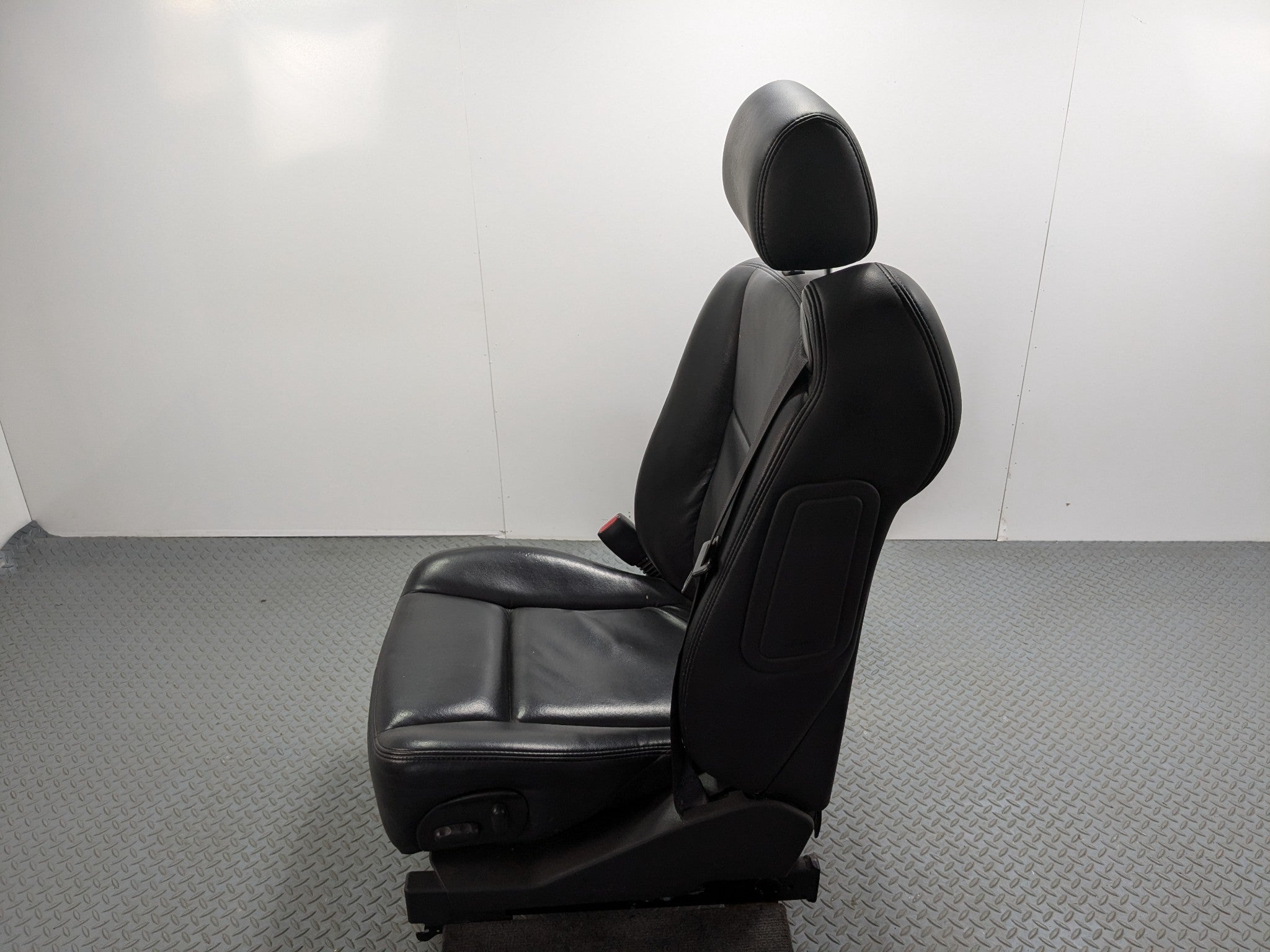 2005 - 2007 OEM CADILLAC CTS FRONT LEFT DRIVER SIDE SEAT ASSEMBLY BLACK LEATHER
