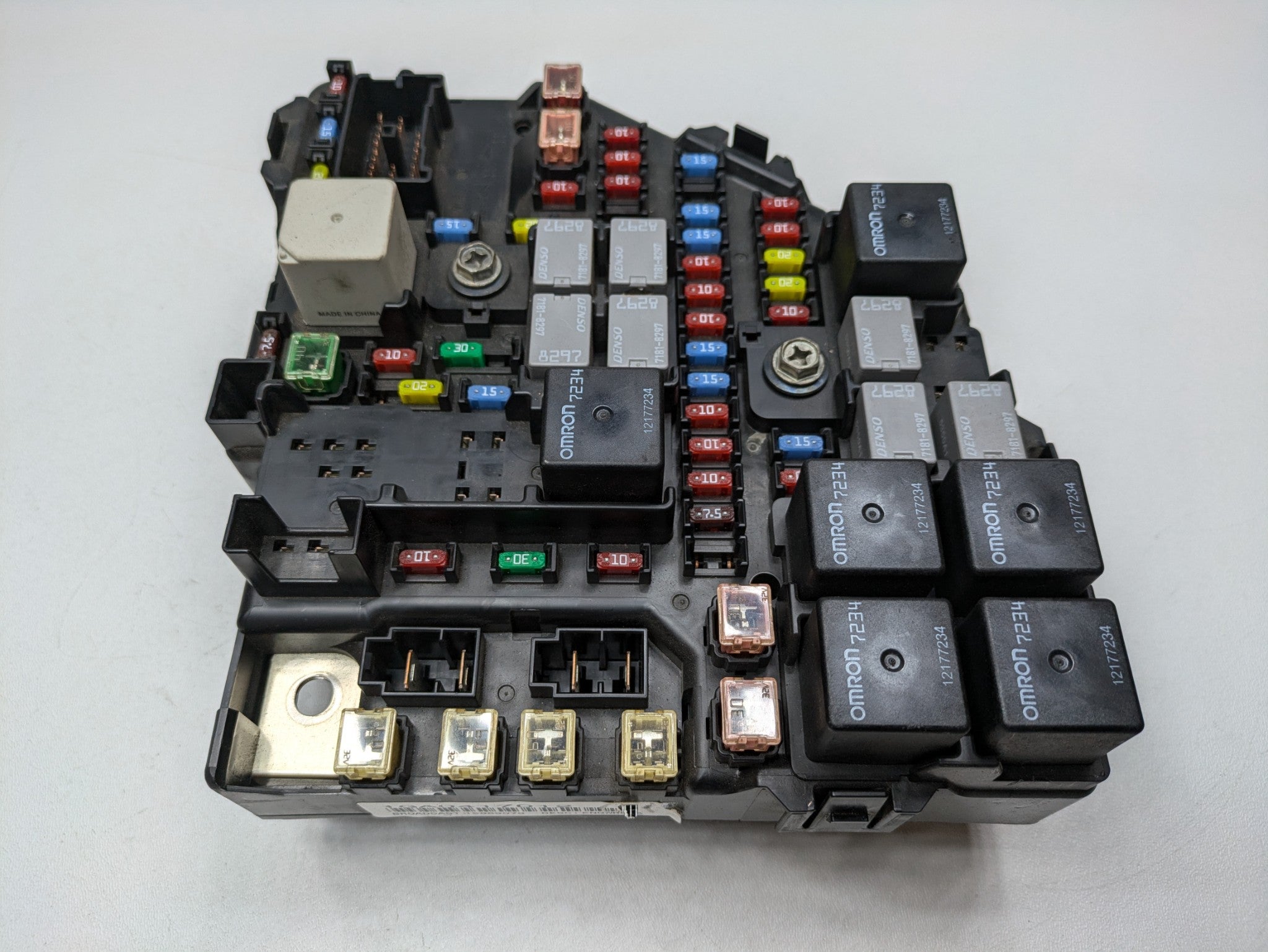 2005 - 2007 OEM CADILLAC CTS INTERIOR CABIN ENGINE FUSE RELAY JUNCTION BOX