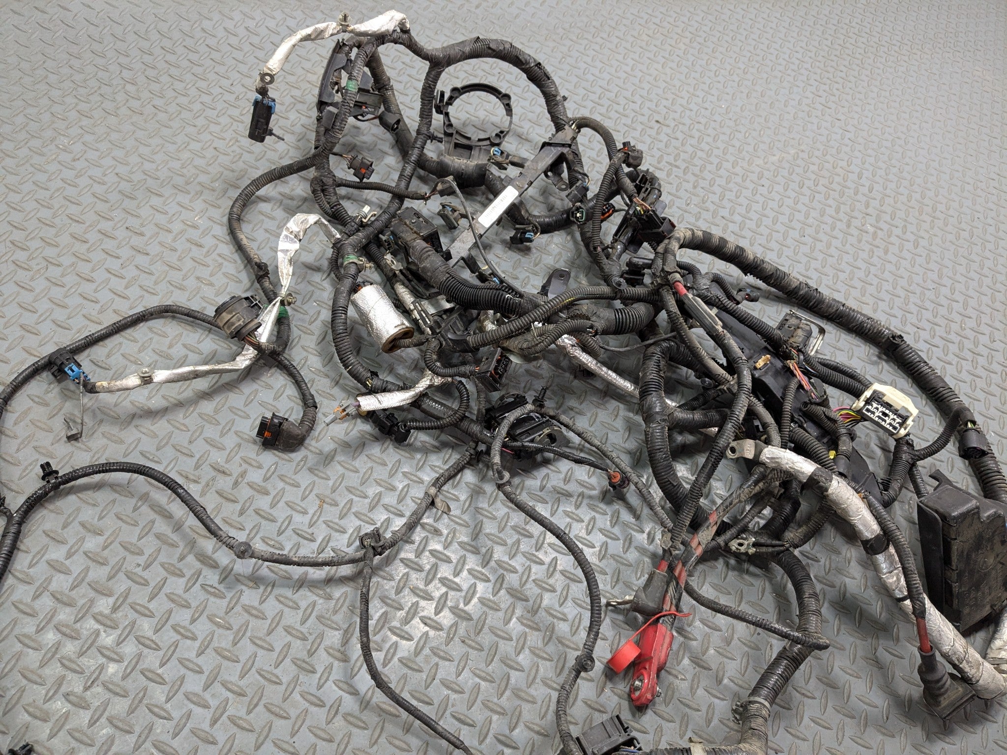 2005 - 2007 OEM CADILLAC CTS ENGINE MOTOR WIRE HARNESS CABLE AND CONNECTOR