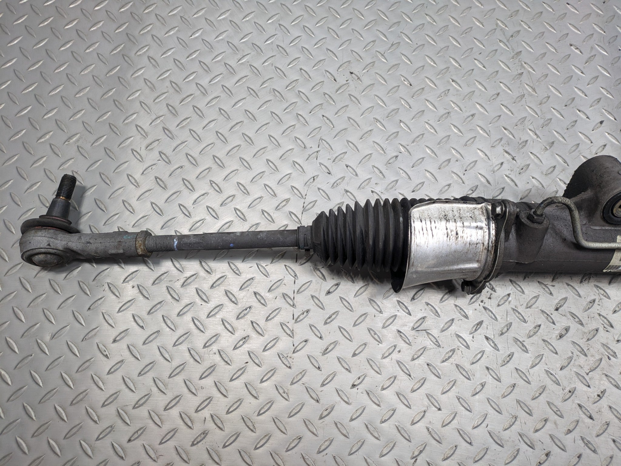 2011 - 2014 OEM PORSCHE CAYENNE POWER STEERING GEAR RACK AND PINION ASSEMBLY